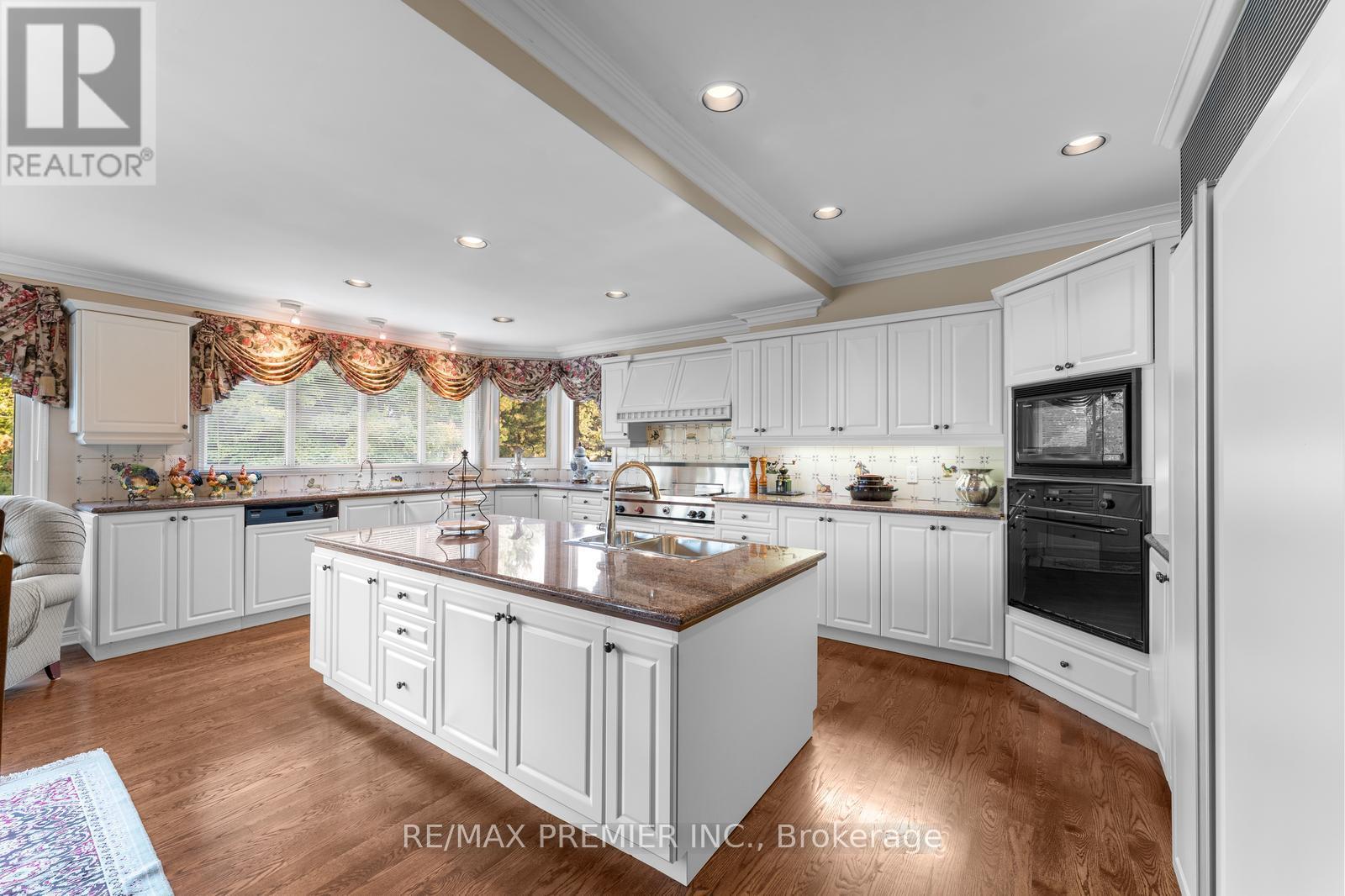 261 Sylvadene Parkway, Vaughan (East Woodbridge), Ontario  L4L 2M8 - Photo 15 - N12415077