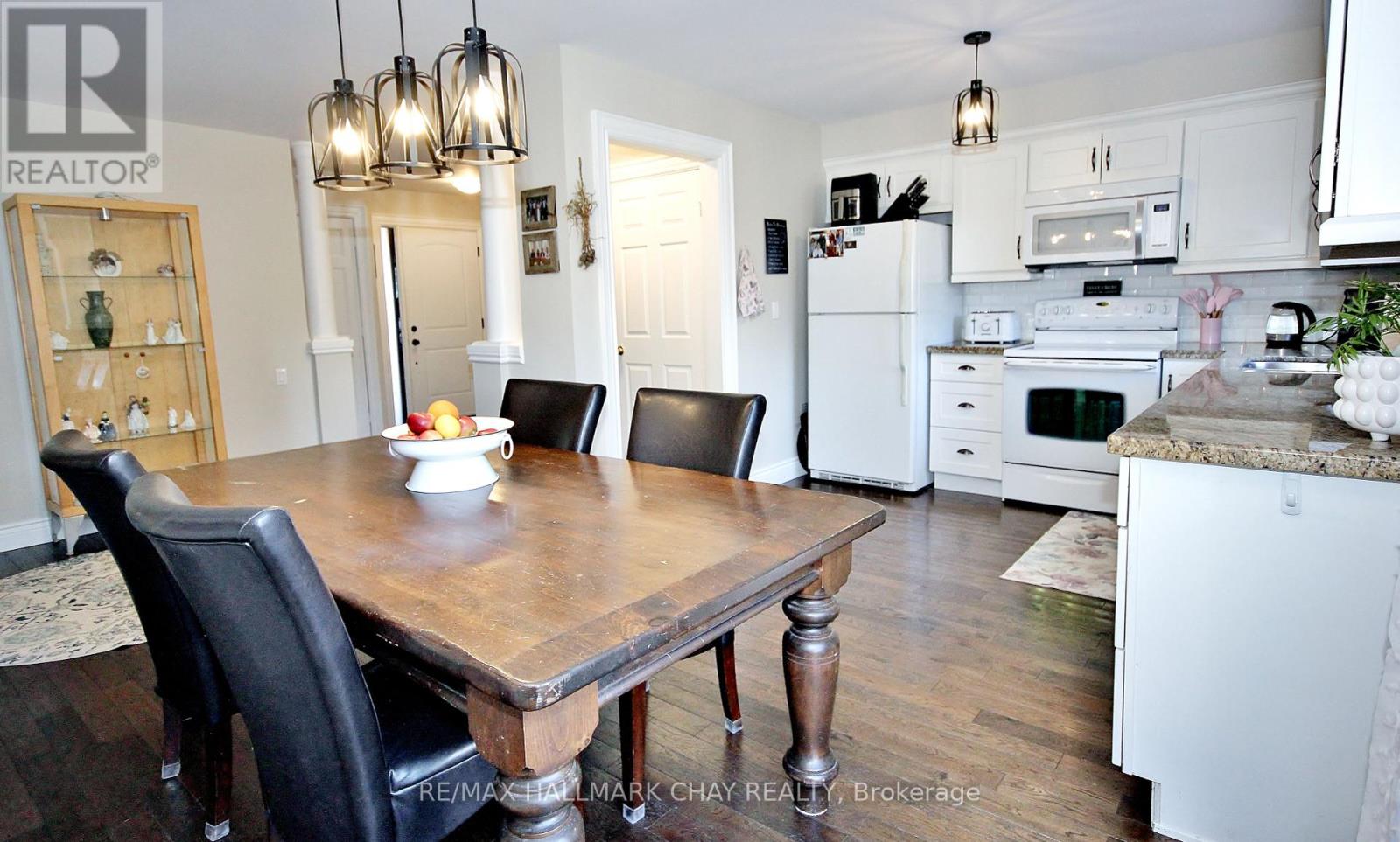 1084 Winnifred Court, Innisfil, Ontario  L9S 2B3 - Photo 11 - N12415097