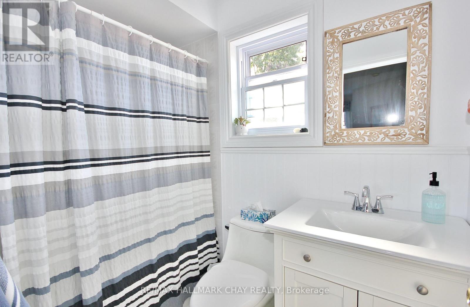 1084 Winnifred Court, Innisfil, Ontario  L9S 2B3 - Photo 25 - N12415097