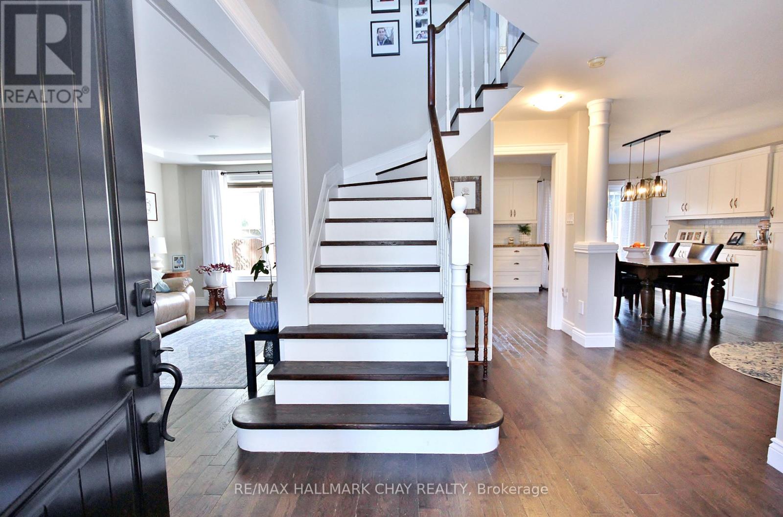 1084 Winnifred Court, Innisfil, Ontario  L9S 2B3 - Photo 6 - N12415097
