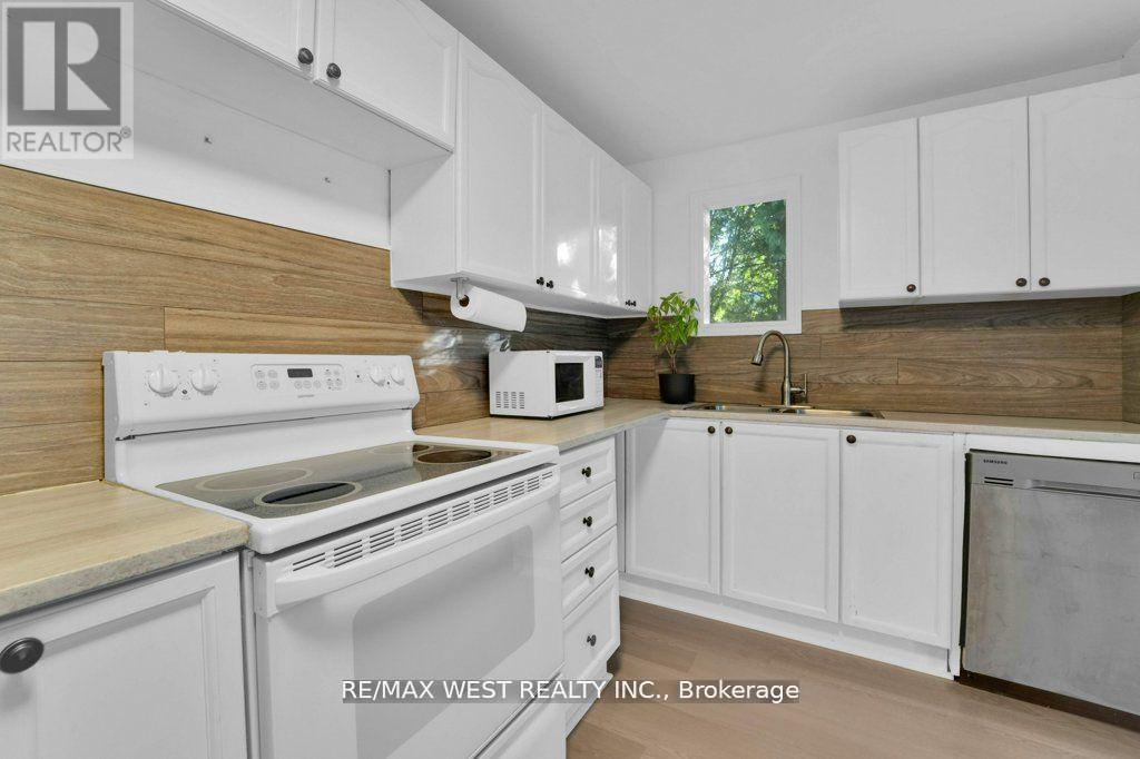 275 Pine Beach Drive, Georgina, Ontario  L4P 2V7 - Photo 11 - N12415159