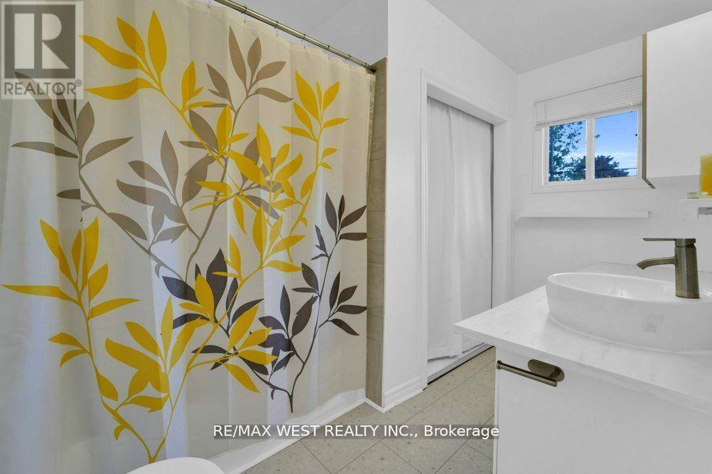 275 Pine Beach Drive, Georgina, Ontario  L4P 2V7 - Photo 20 - N12415159
