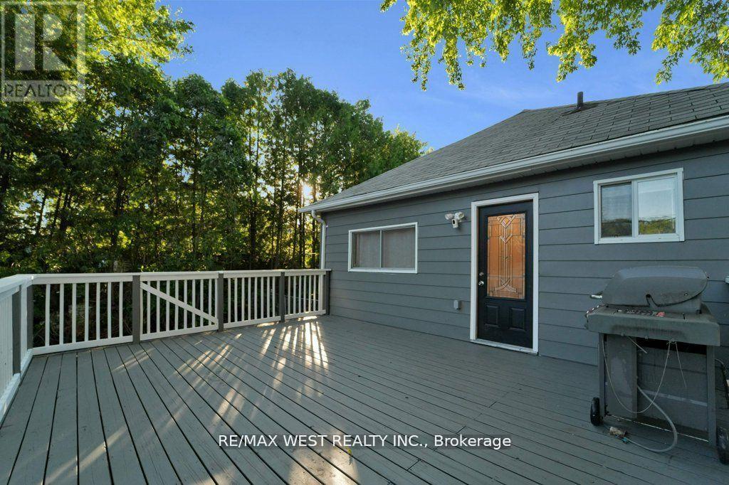 275 Pine Beach Drive, Georgina, Ontario  L4P 2V7 - Photo 23 - N12415159
