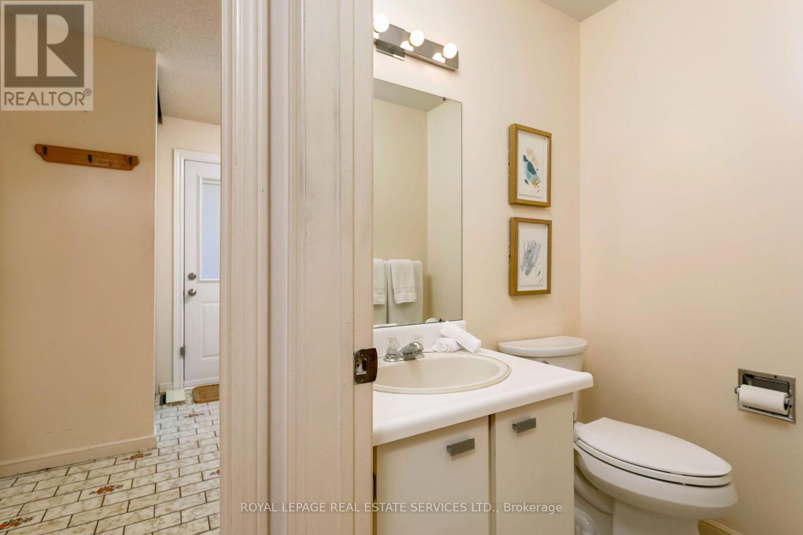804 Willowbank Trail, Mississauga, Ontario  L4W 3M2 - Photo 14 - W12415012