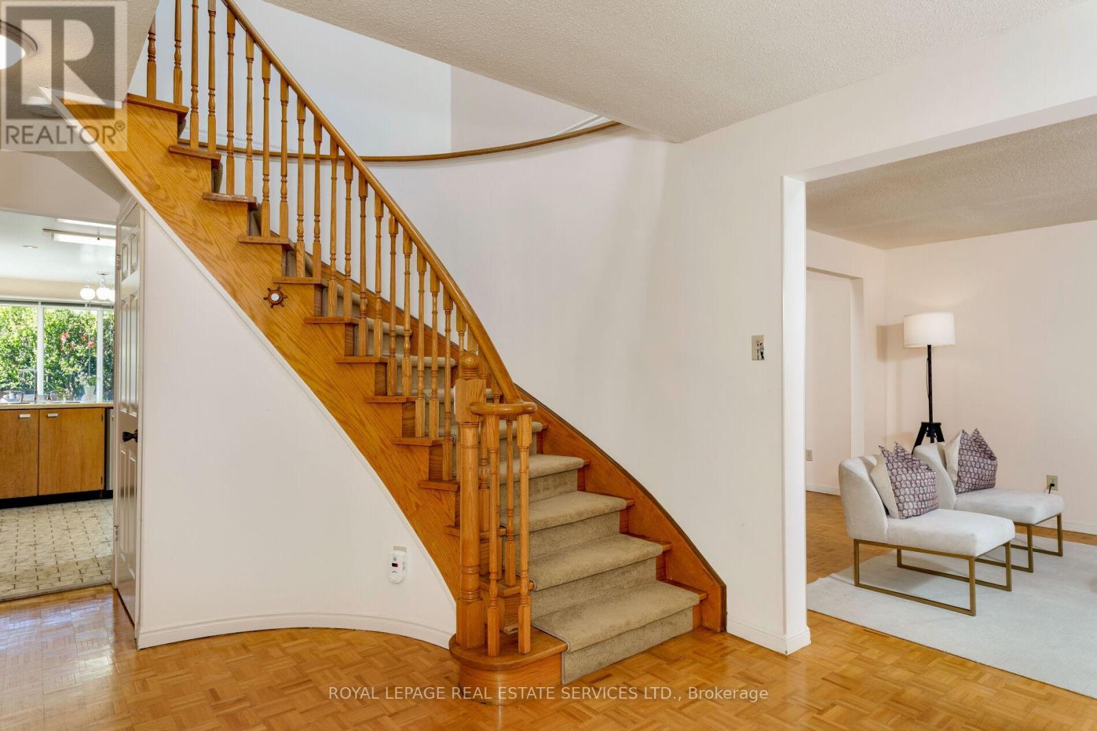 804 Willowbank Trail, Mississauga, Ontario  L4W 3M2 - Photo 15 - W12415012