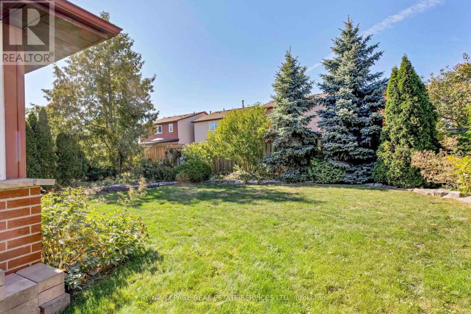 804 Willowbank Trail, Mississauga, Ontario  L4W 3M2 - Photo 25 - W12415012
