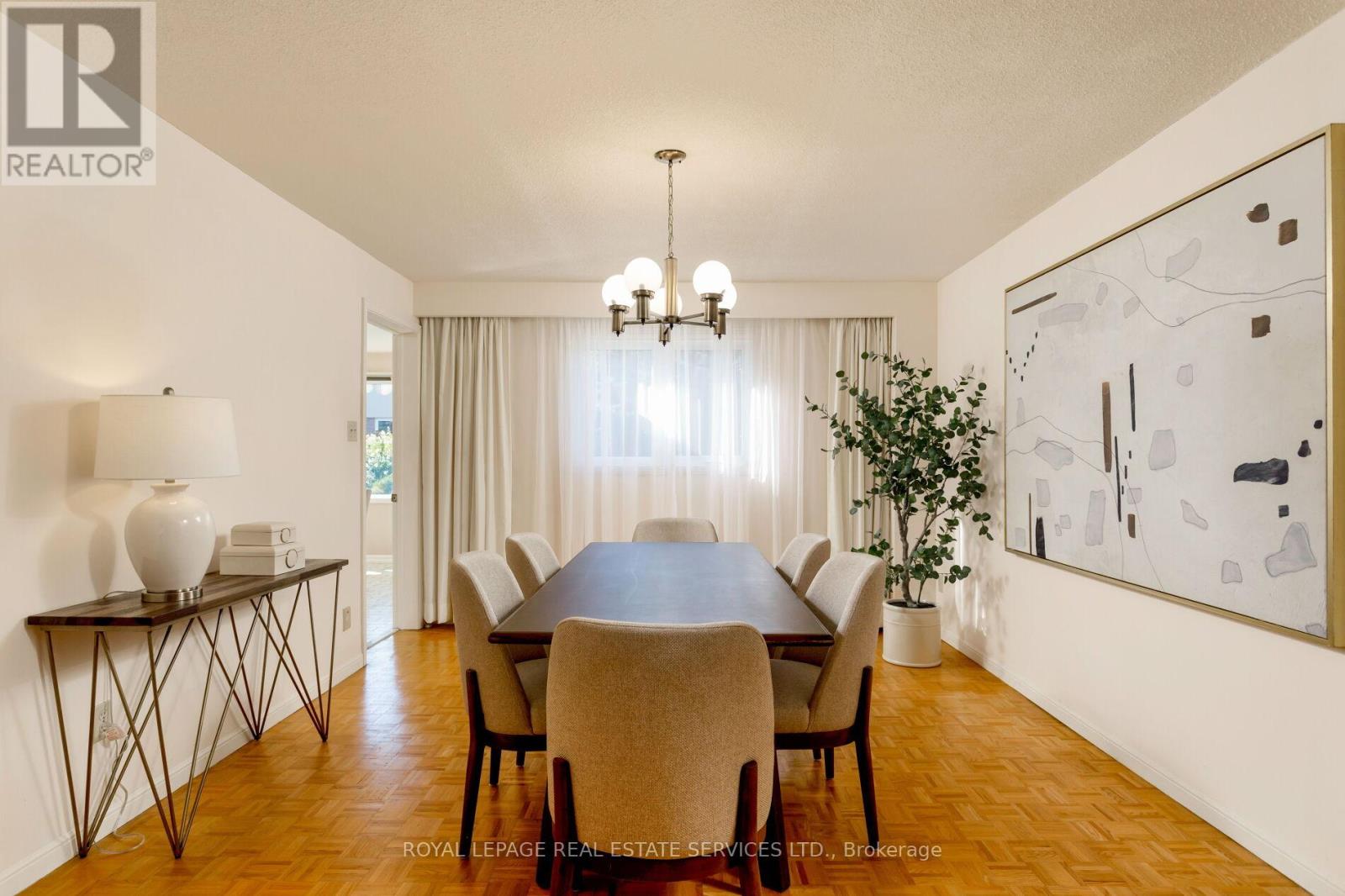 804 Willowbank Trail, Mississauga, Ontario  L4W 3M2 - Photo 6 - W12415012
