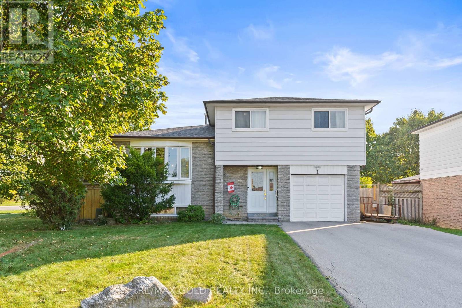 1 Greenbriar Road, Brampton, Ontario  L6S 1V4 - Photo 1 - W12415013