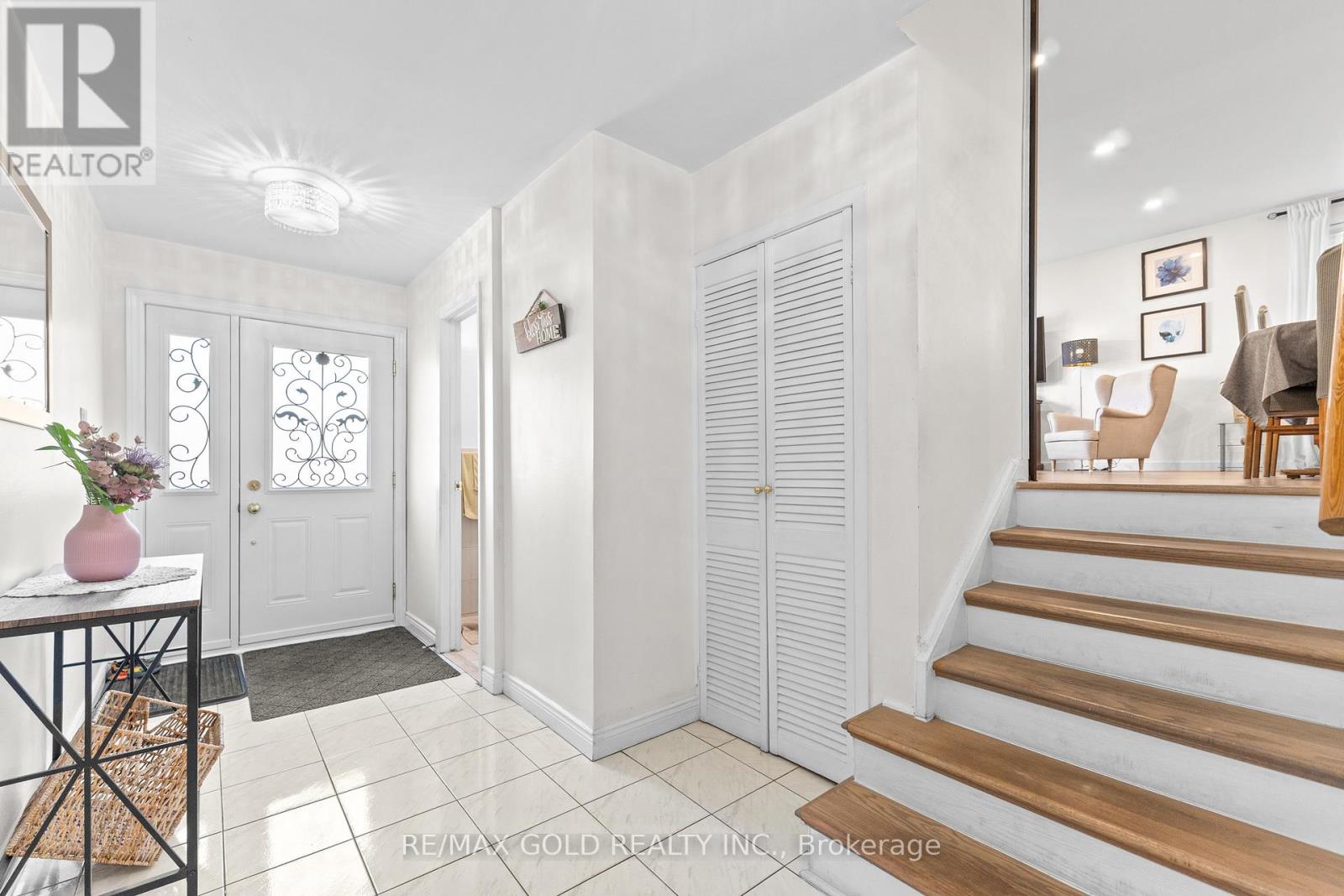 1 Greenbriar Road, Brampton, Ontario  L6S 1V4 - Photo 10 - W12415013