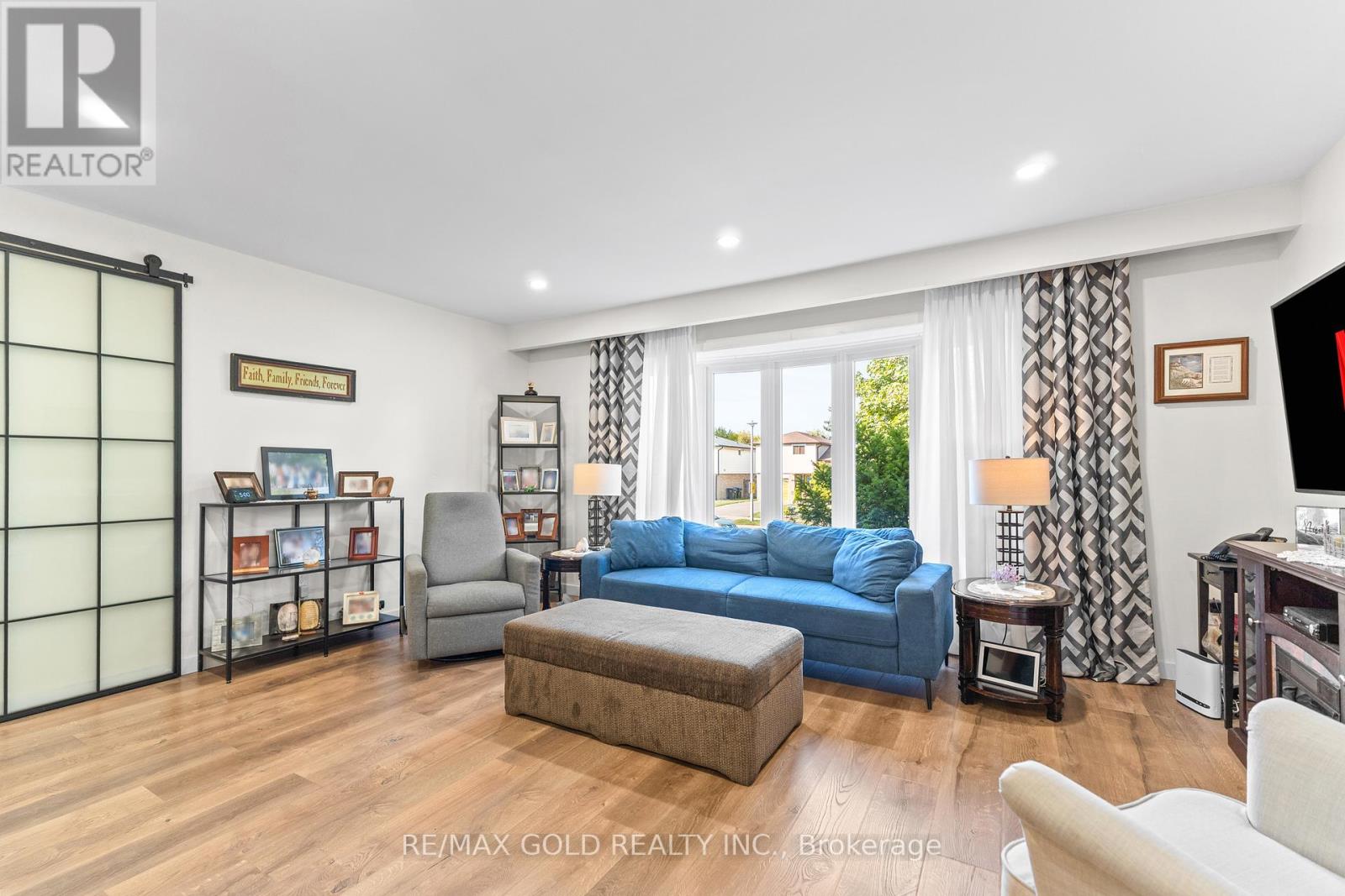 1 Greenbriar Road, Brampton, Ontario  L6S 1V4 - Photo 12 - W12415013