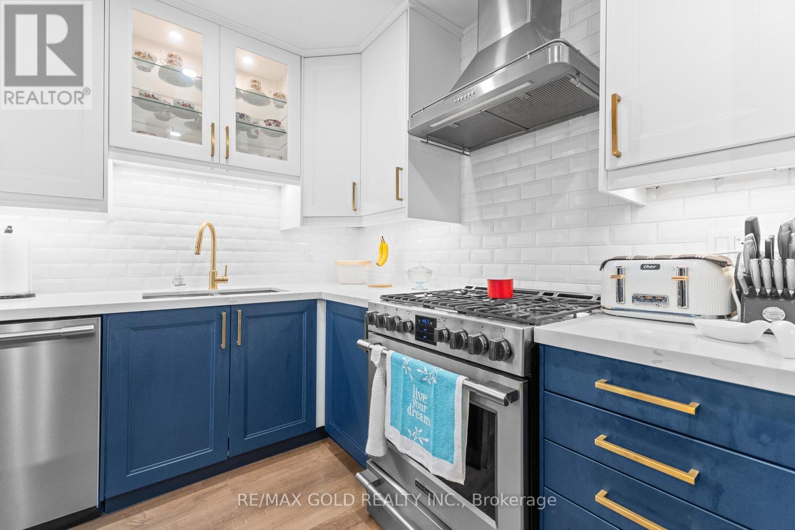 1 Greenbriar Road, Brampton, Ontario  L6S 1V4 - Photo 18 - W12415013