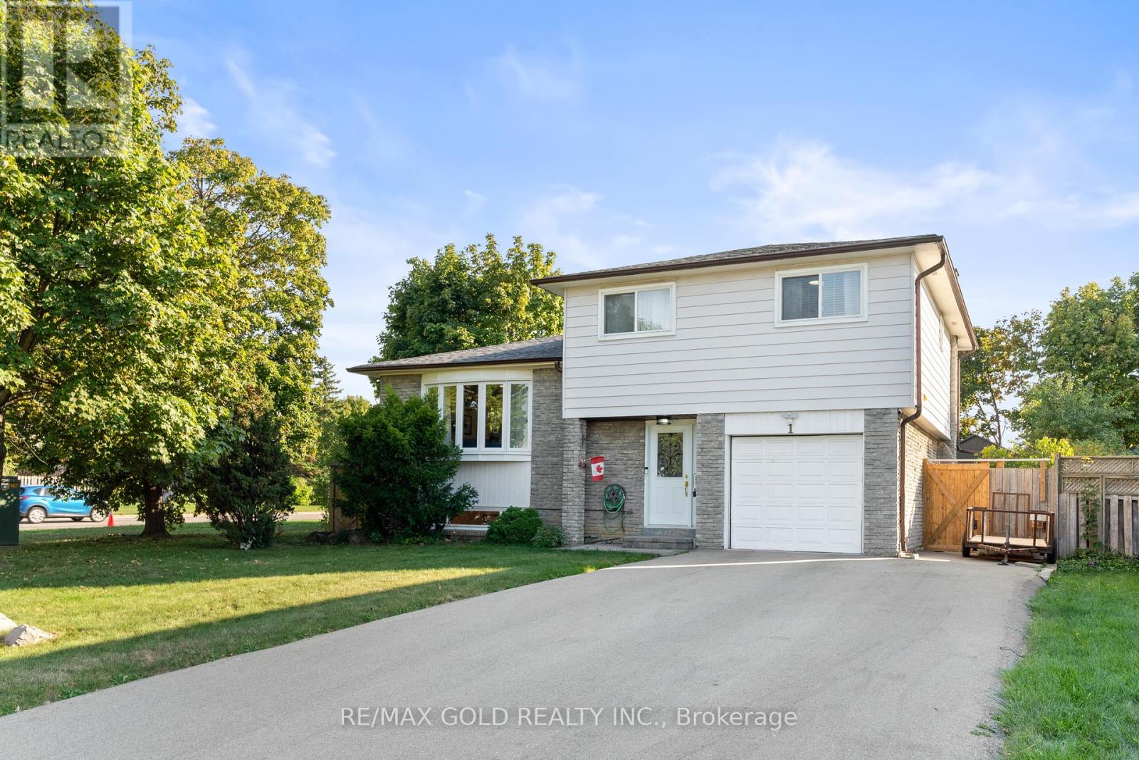 1 Greenbriar Road, Brampton, Ontario  L6S 1V4 - Photo 2 - W12415013