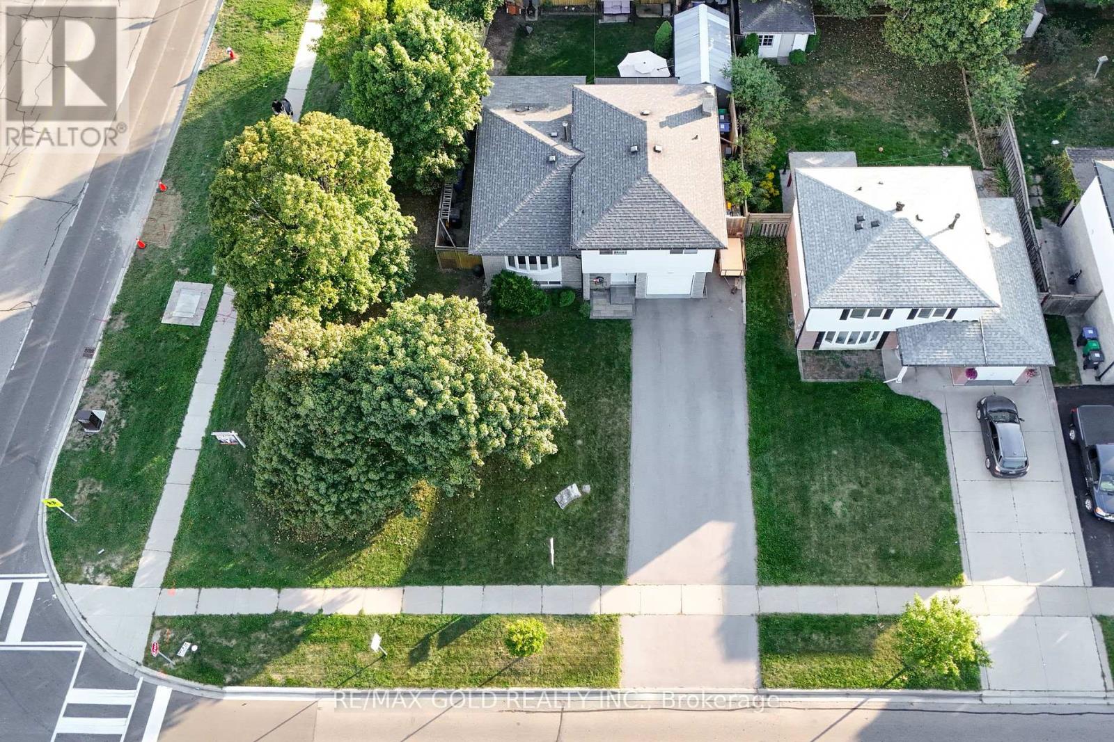 1 Greenbriar Road, Brampton, Ontario  L6S 1V4 - Photo 6 - W12415013
