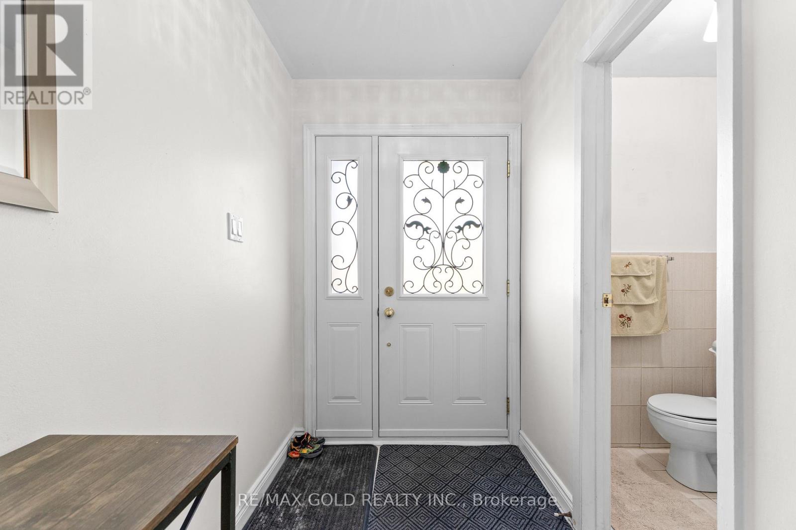 1 Greenbriar Road, Brampton, Ontario  L6S 1V4 - Photo 8 - W12415013