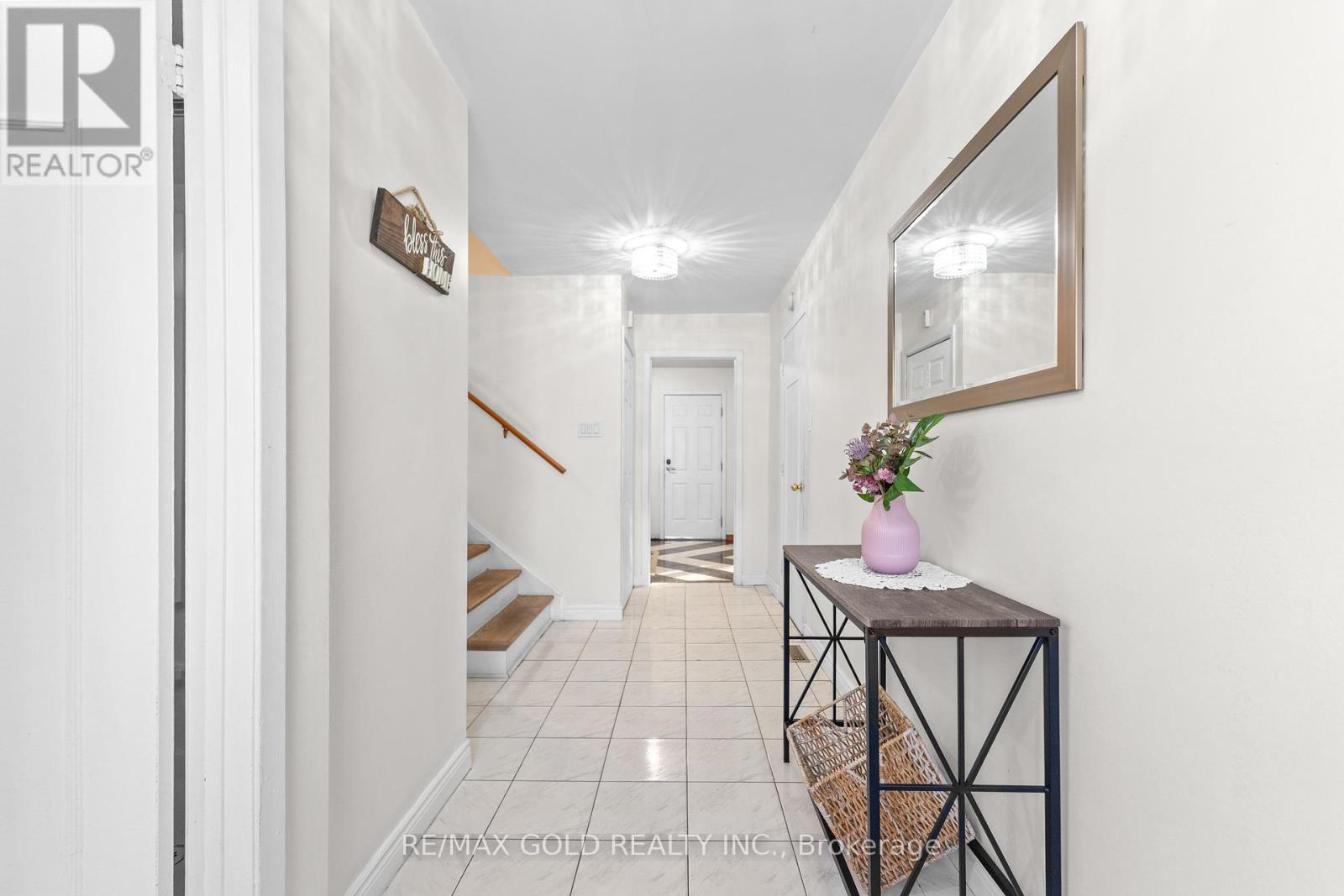 1 Greenbriar Road, Brampton, Ontario  L6S 1V4 - Photo 9 - W12415013