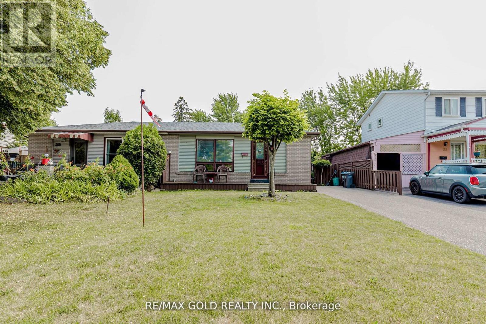 Property at 31 FALLINGDALE CRESCENT image 1