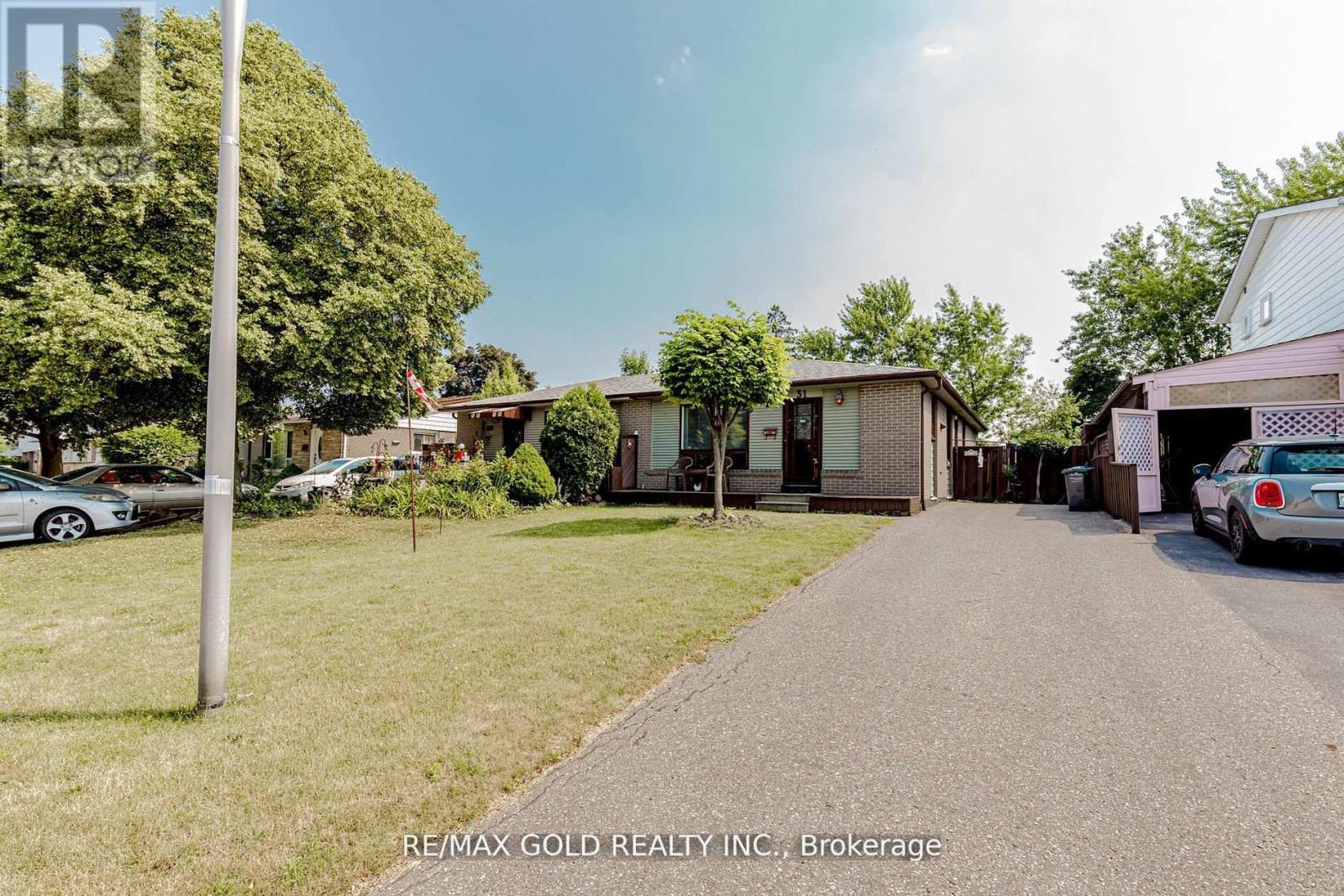 Property at 31 FALLINGDALE CRESCENT image 2