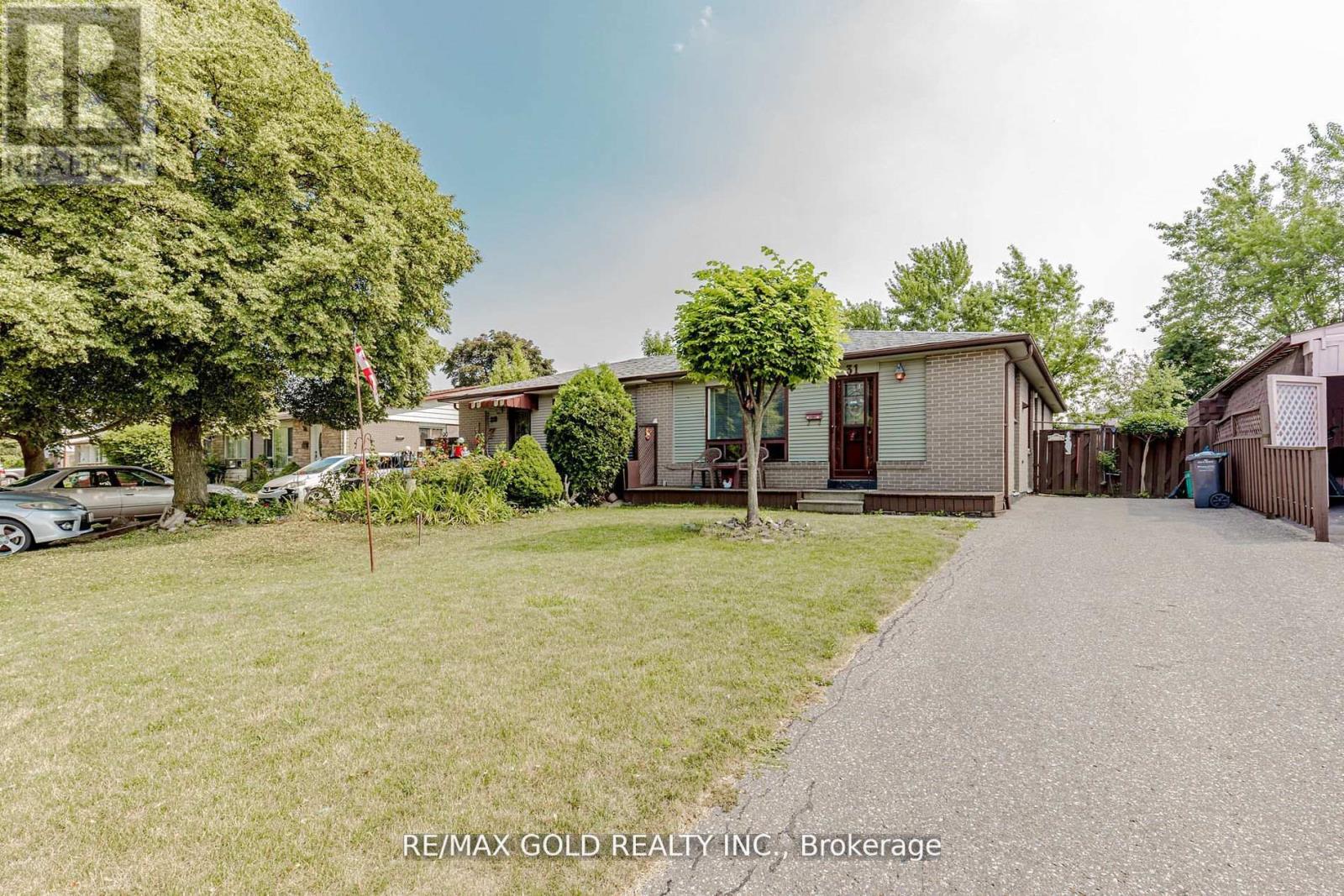 Property at 31 FALLINGDALE CRESCENT image 3