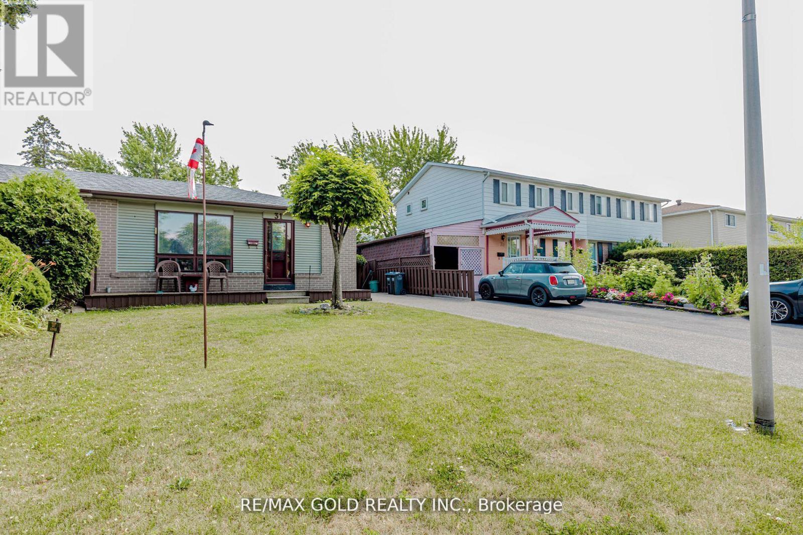 Property at 31 FALLINGDALE CRESCENT image 4