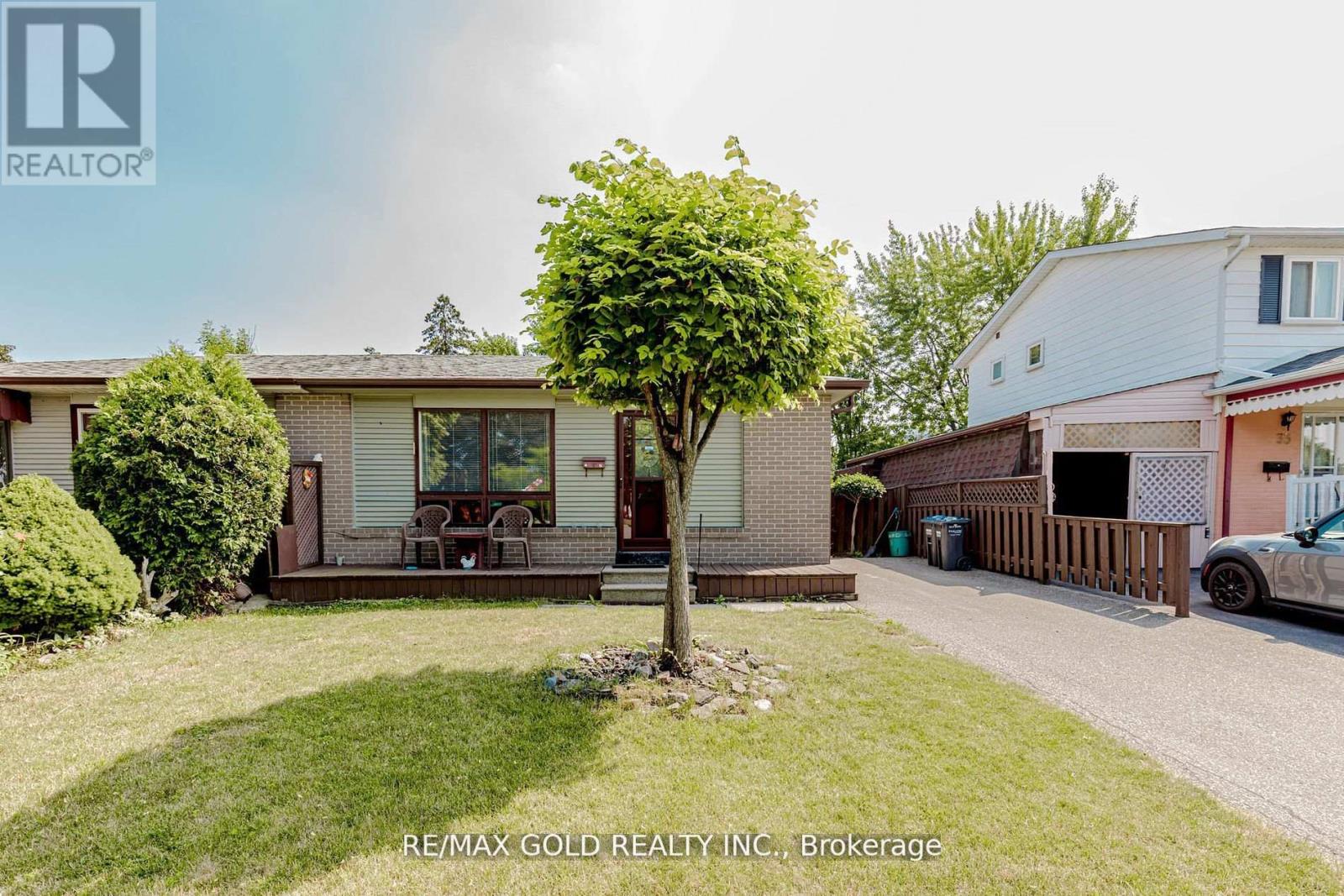 Property at 31 FALLINGDALE CRESCENT image 5