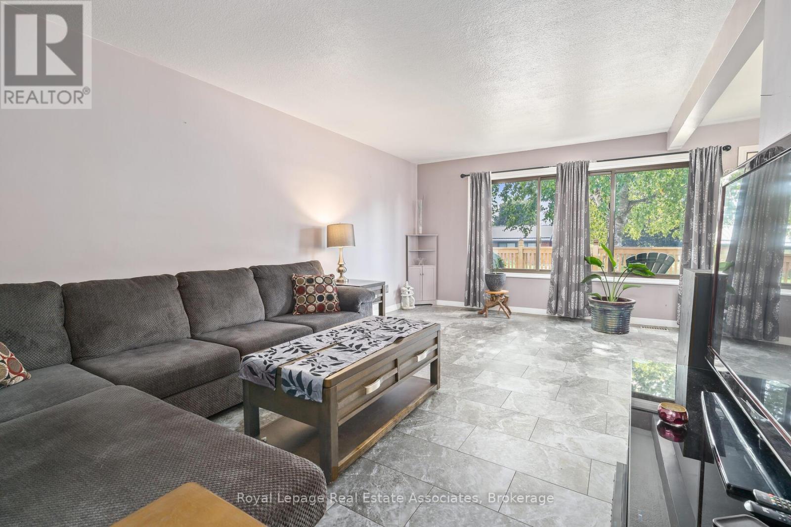 67 Roseford Terrace, Halton Hills, Ontario  L7J 2L2 - Photo 11 - W12415046