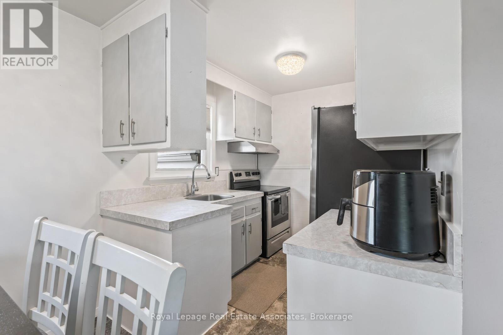 67 Roseford Terrace, Halton Hills, Ontario  L7J 2L2 - Photo 12 - W12415046
