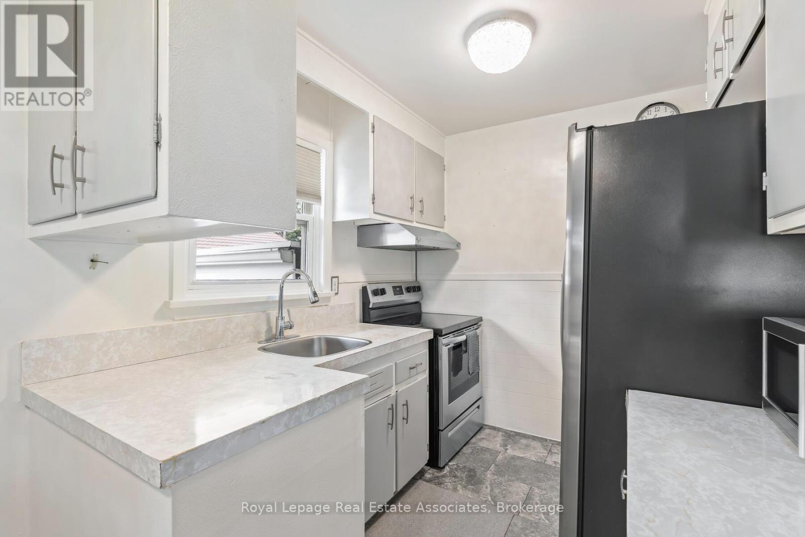 67 Roseford Terrace, Halton Hills, Ontario  L7J 2L2 - Photo 13 - W12415046