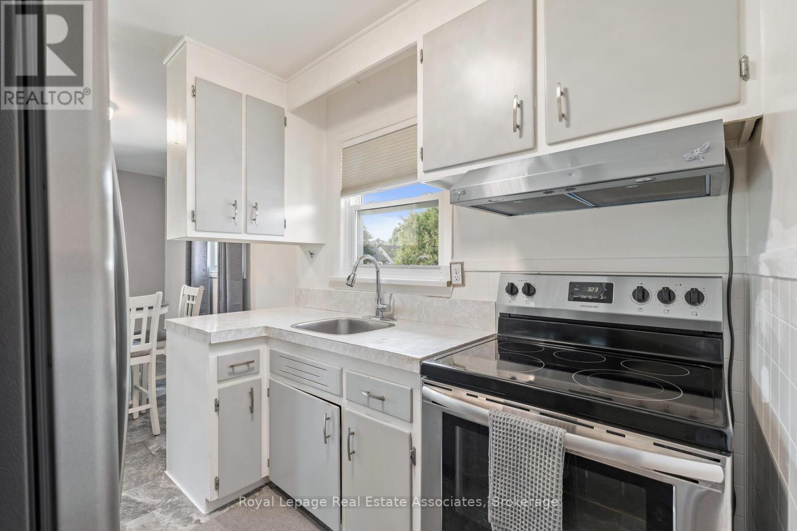 67 Roseford Terrace, Halton Hills, Ontario  L7J 2L2 - Photo 14 - W12415046