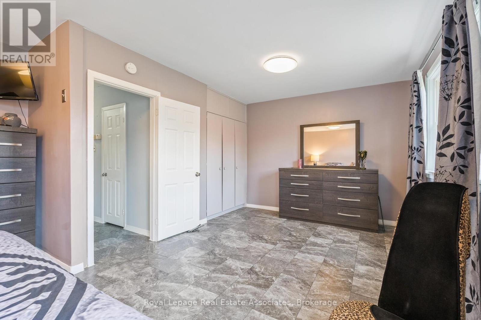 67 Roseford Terrace, Halton Hills, Ontario  L7J 2L2 - Photo 17 - W12415046