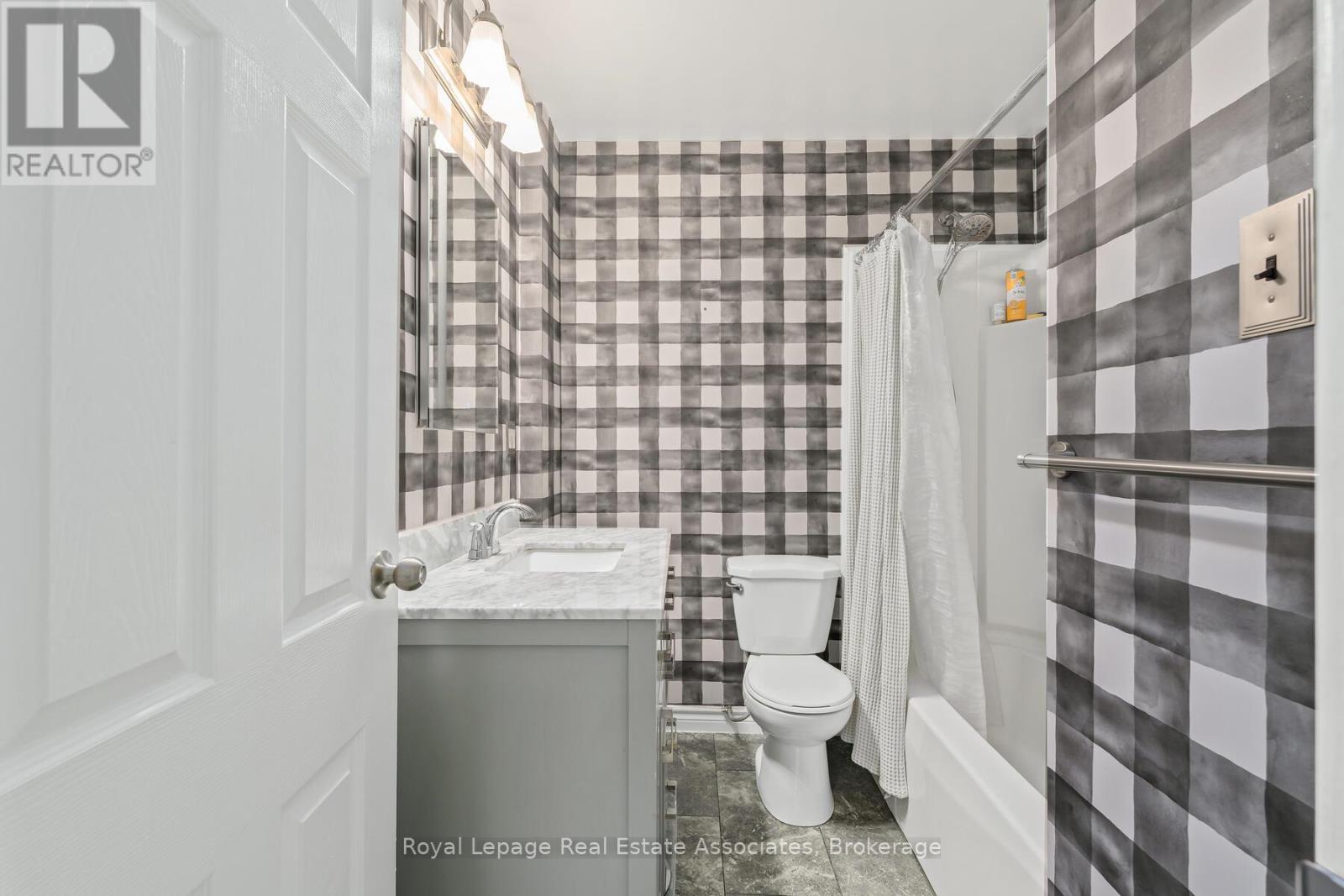 67 Roseford Terrace, Halton Hills, Ontario  L7J 2L2 - Photo 19 - W12415046