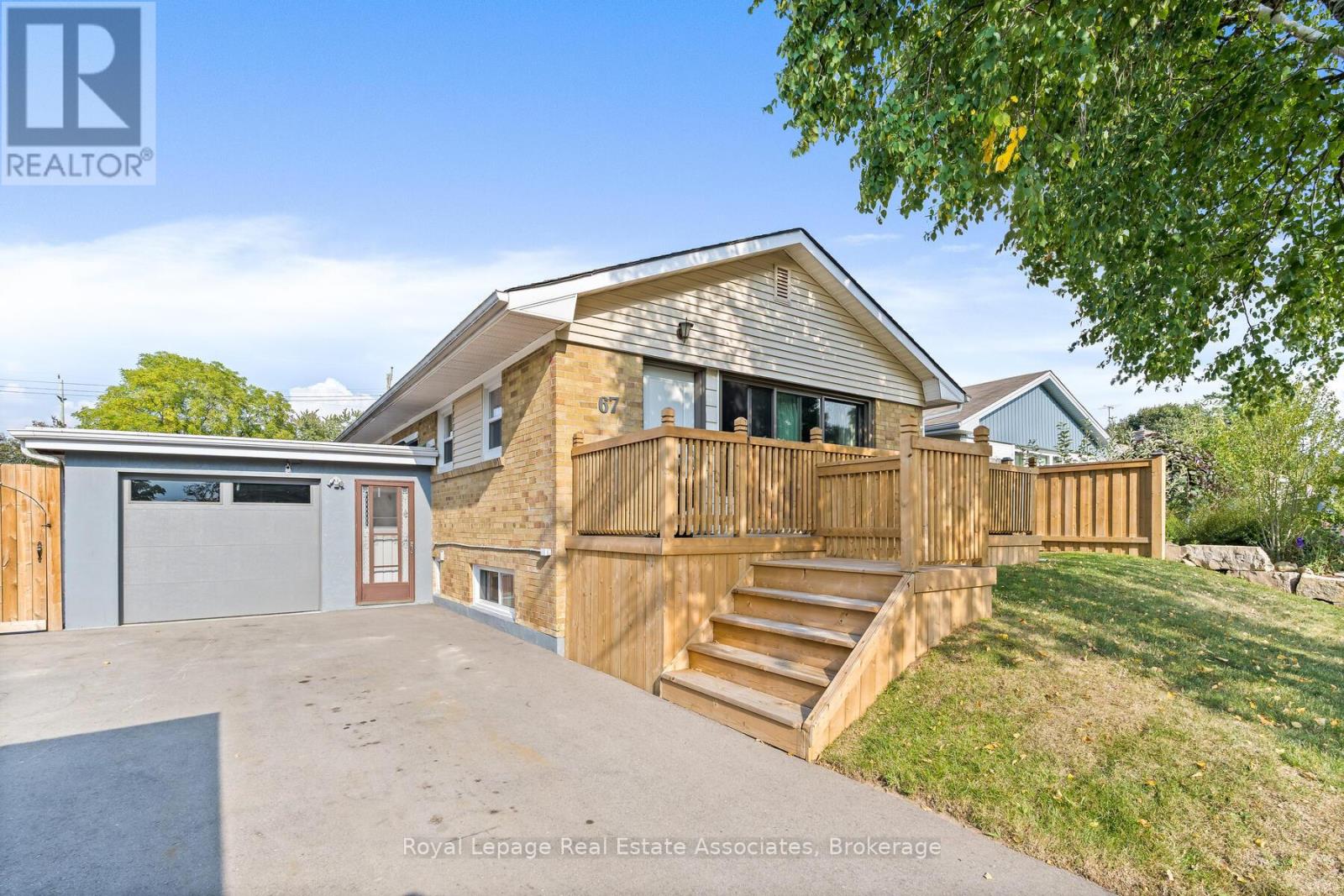 67 Roseford Terrace, Halton Hills, Ontario  L7J 2L2 - Photo 2 - W12415046
