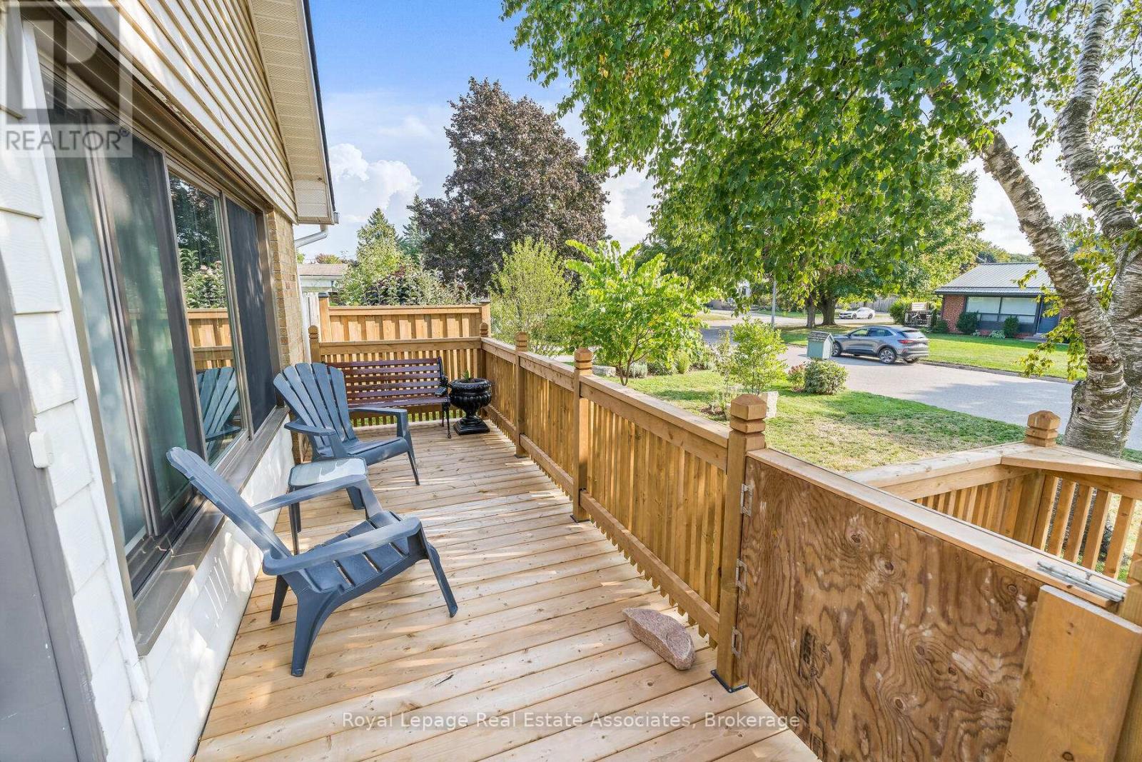 67 Roseford Terrace, Halton Hills, Ontario  L7J 2L2 - Photo 4 - W12415046