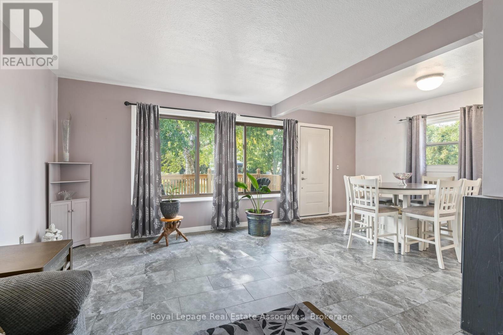 67 Roseford Terrace, Halton Hills, Ontario  L7J 2L2 - Photo 6 - W12415046