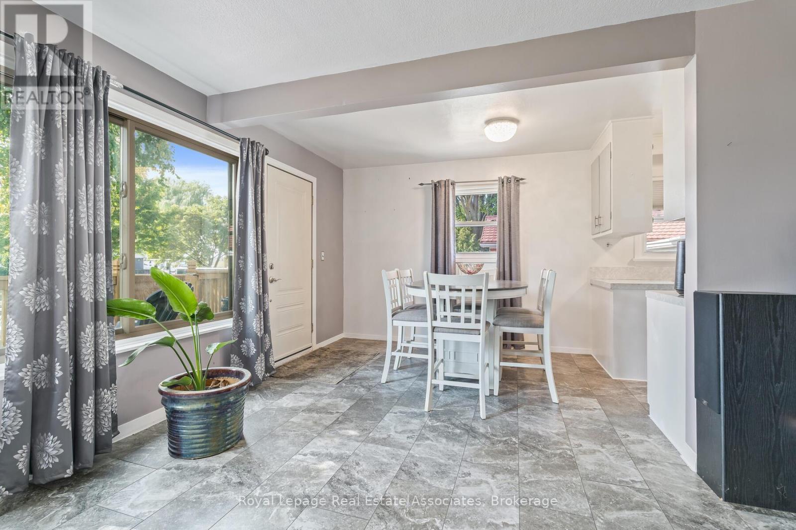 67 Roseford Terrace, Halton Hills, Ontario  L7J 2L2 - Photo 7 - W12415046