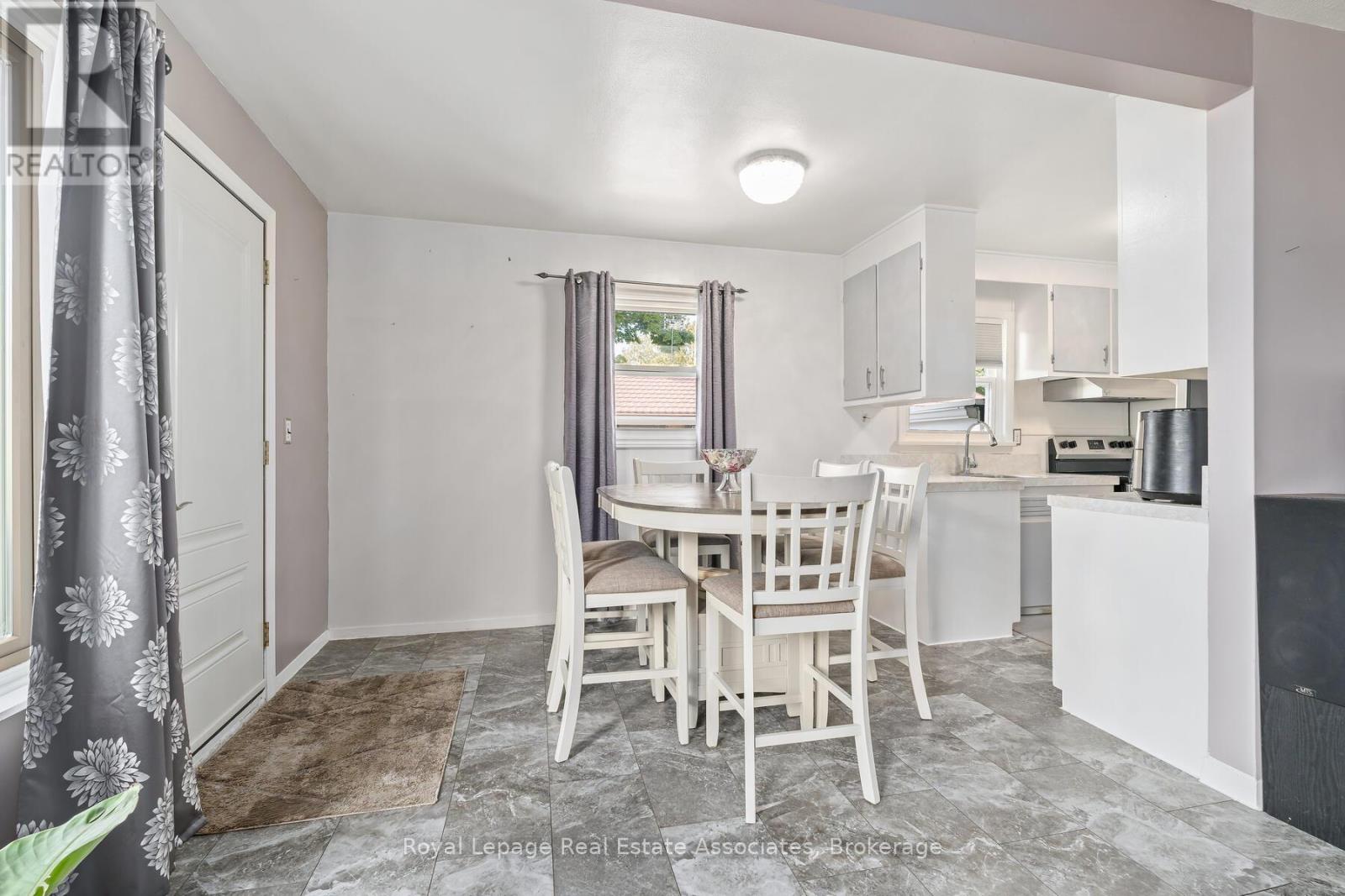 67 Roseford Terrace, Halton Hills, Ontario  L7J 2L2 - Photo 8 - W12415046