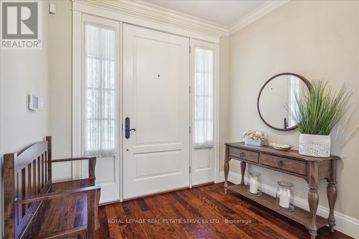 1267 Cumnock Crescent, Oakville, Ontario L6J 2N6 - Photo 4 - W12415048