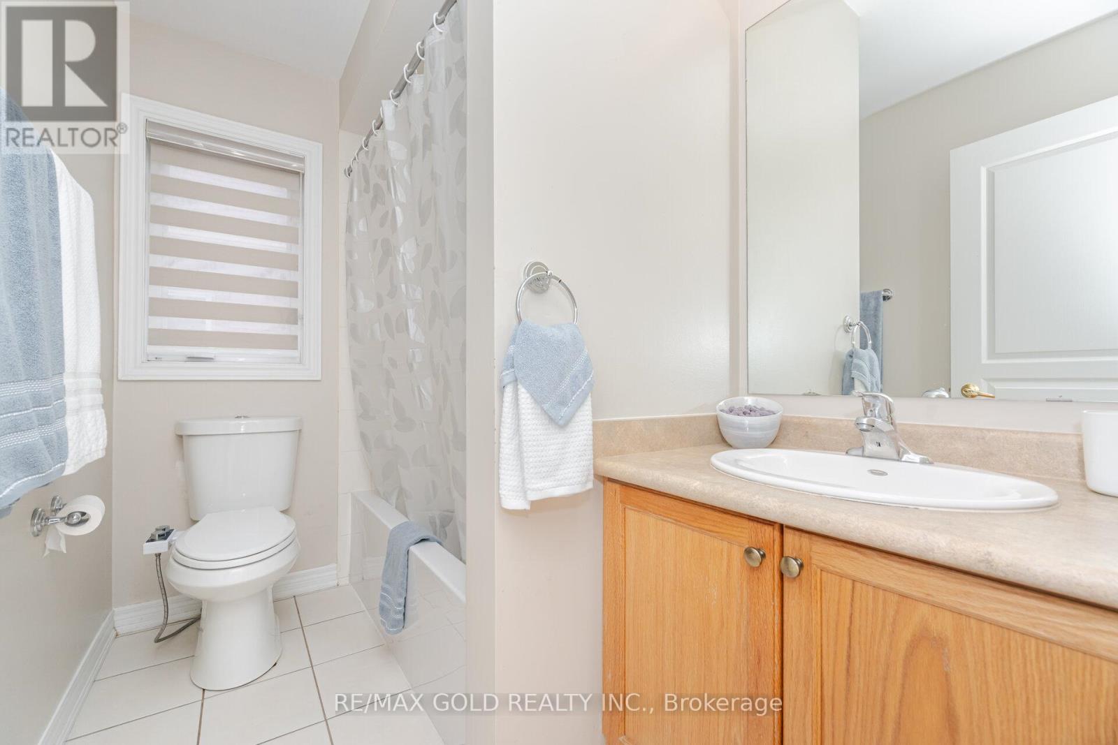 13 Fawson Cove Way W, Brampton, Ontario  L6R 0G7 - Photo 12 - W12415153