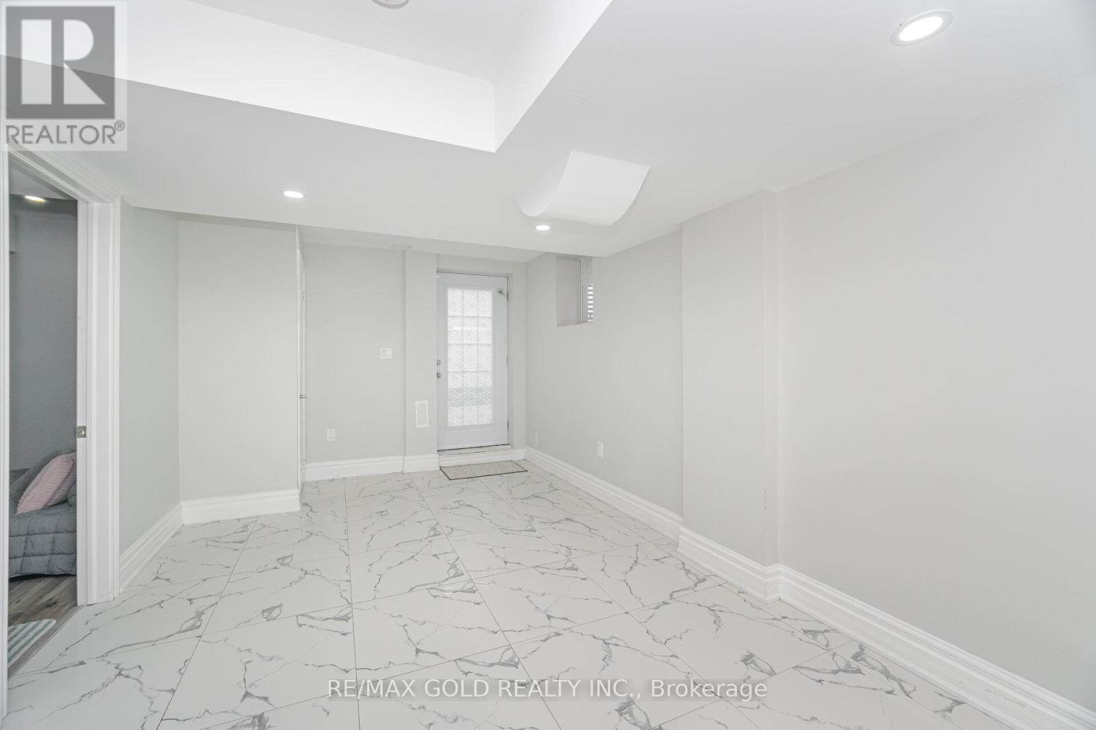 13 Fawson Cove Way W, Brampton, Ontario  L6R 0G7 - Photo 14 - W12415153