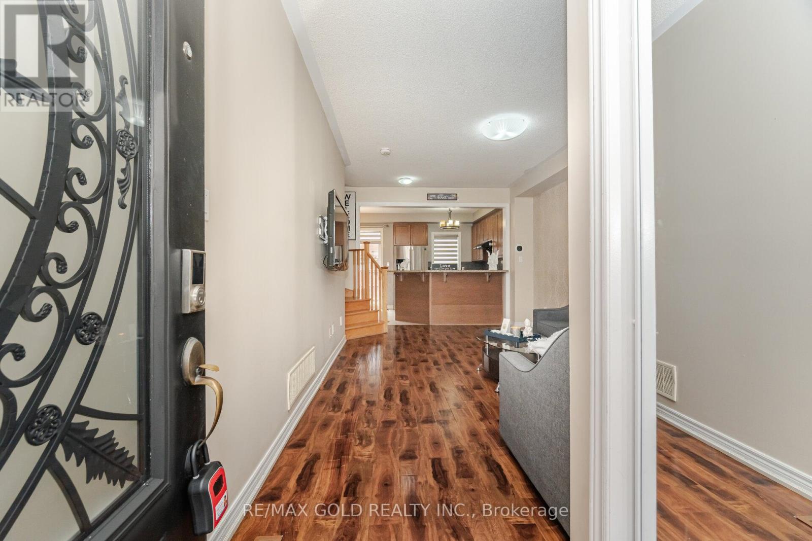13 Fawson Cove Way W, Brampton, Ontario  L6R 0G7 - Photo 2 - W12415153