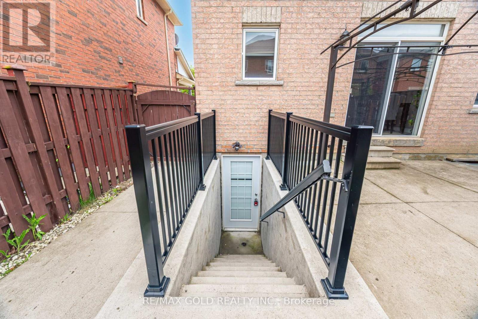 13 Fawson Cove Way W, Brampton, Ontario  L6R 0G7 - Photo 20 - W12415153