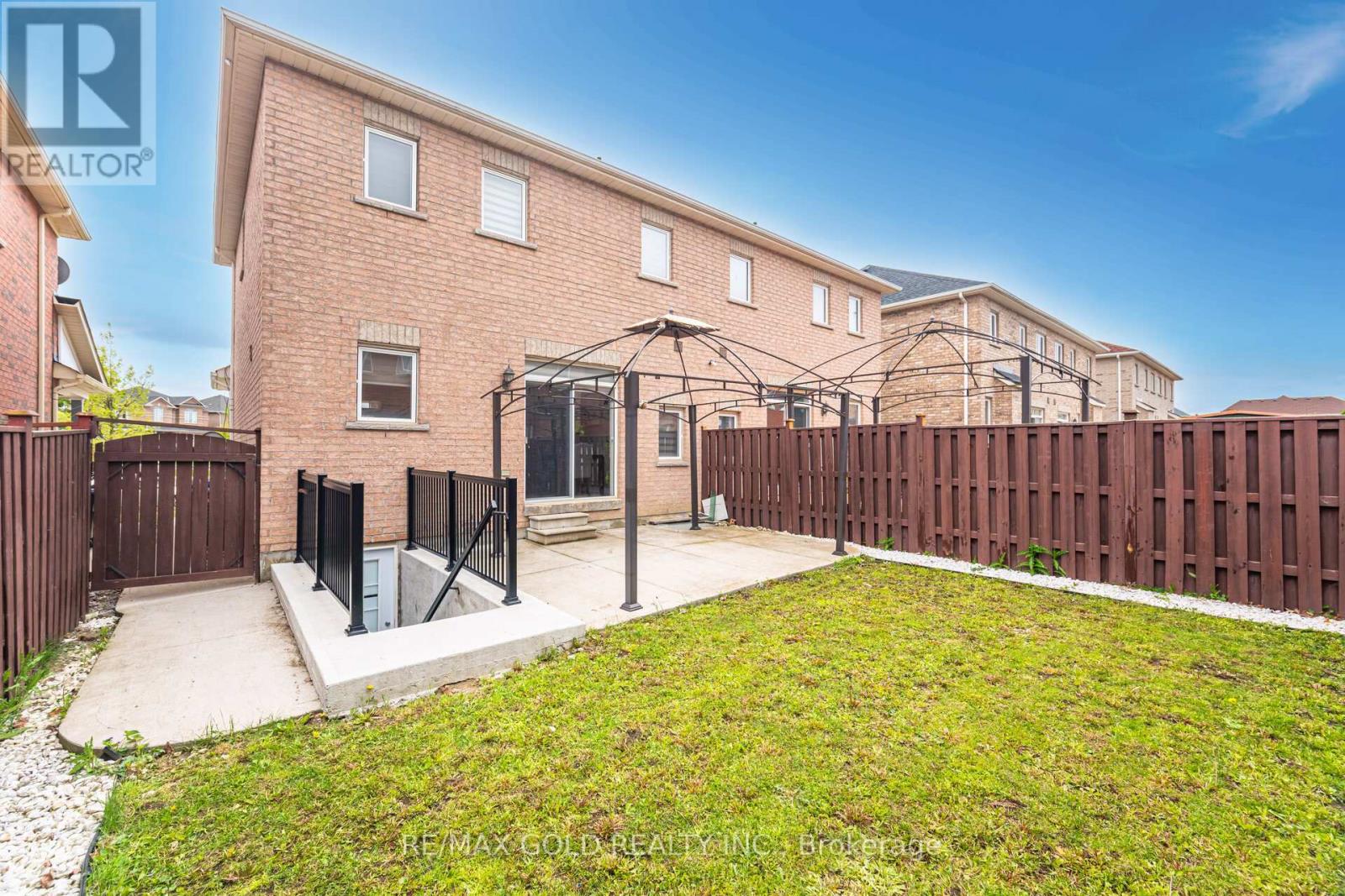 13 Fawson Cove Way W, Brampton, Ontario  L6R 0G7 - Photo 21 - W12415153