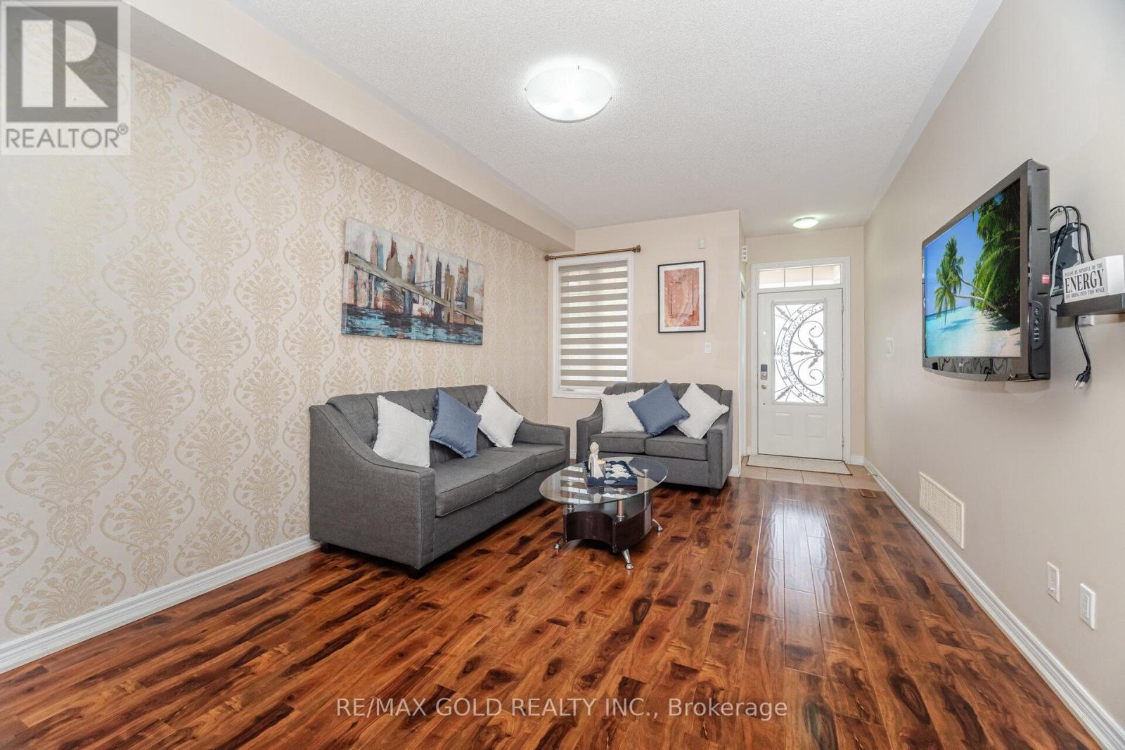 13 Fawson Cove Way W, Brampton, Ontario  L6R 0G7 - Photo 3 - W12415153