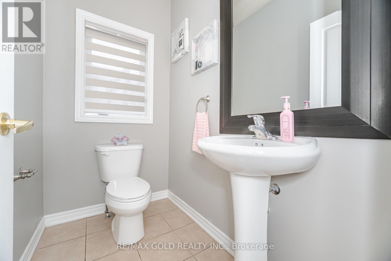 13 Fawson Cove Way W, Brampton, Ontario  L6R 0G7 - Photo 6 - W12415153