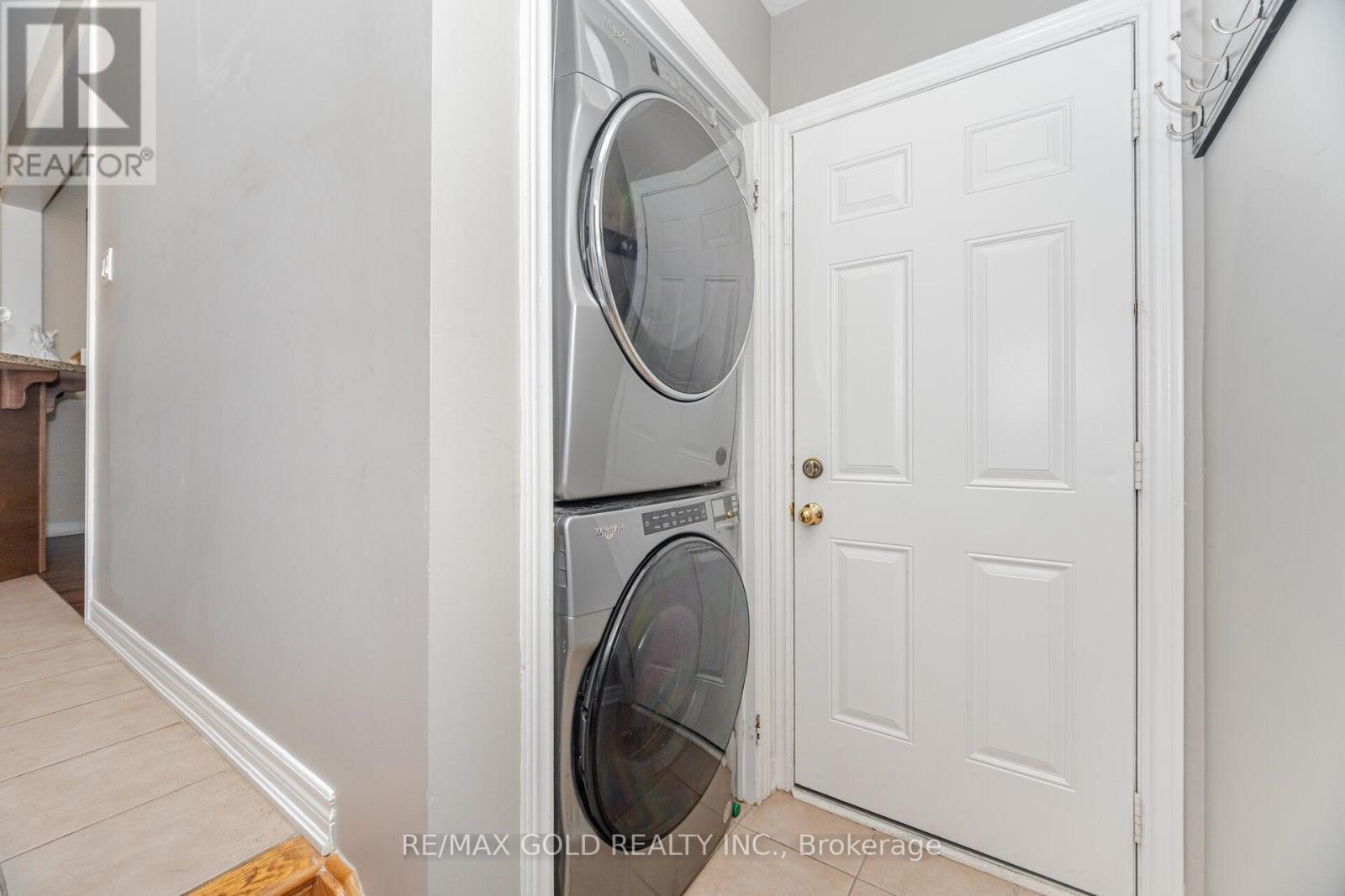 13 Fawson Cove Way W, Brampton, Ontario  L6R 0G7 - Photo 7 - W12415153
