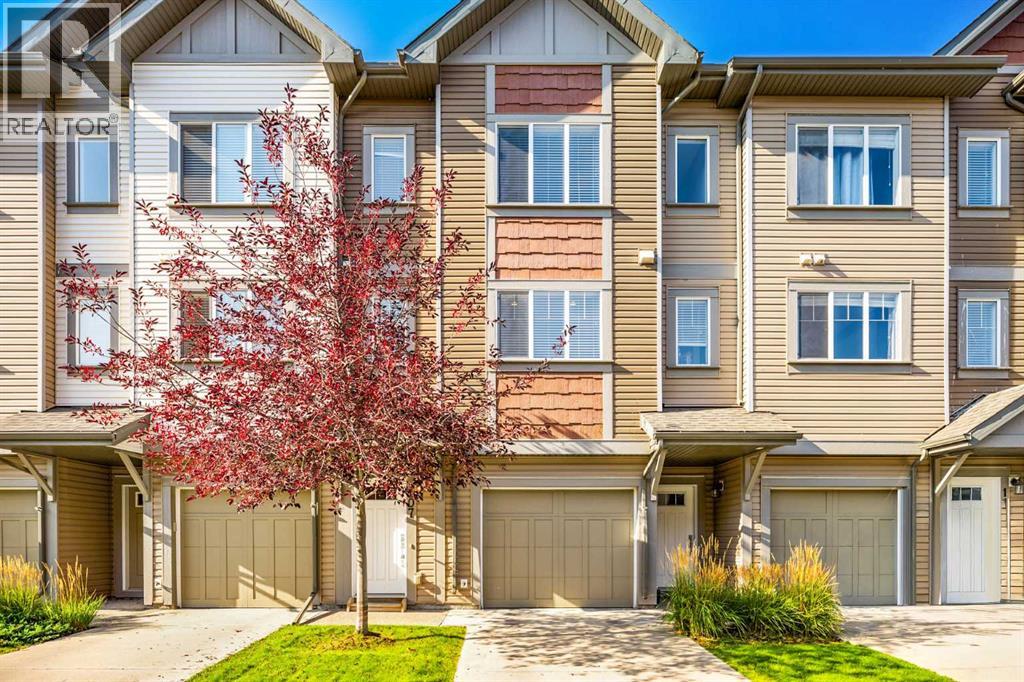 107 Copperpond Villas Se, Calgary, Alberta  T2Z 5B9 - Photo 2 - A2258480
