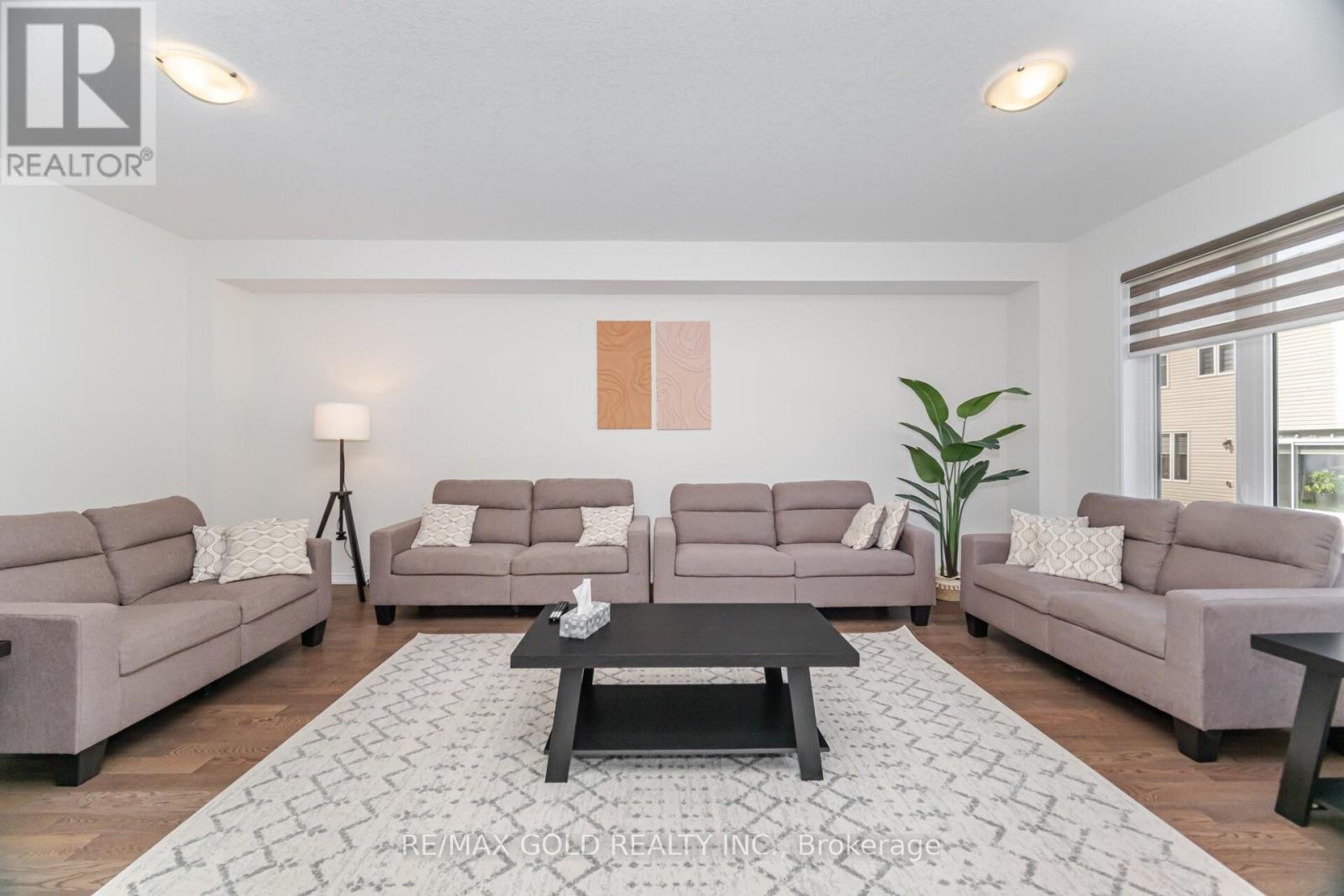 3 Sara Drive, Thorold, Ontario  L3B 0G2 - Photo 4 - X12415029