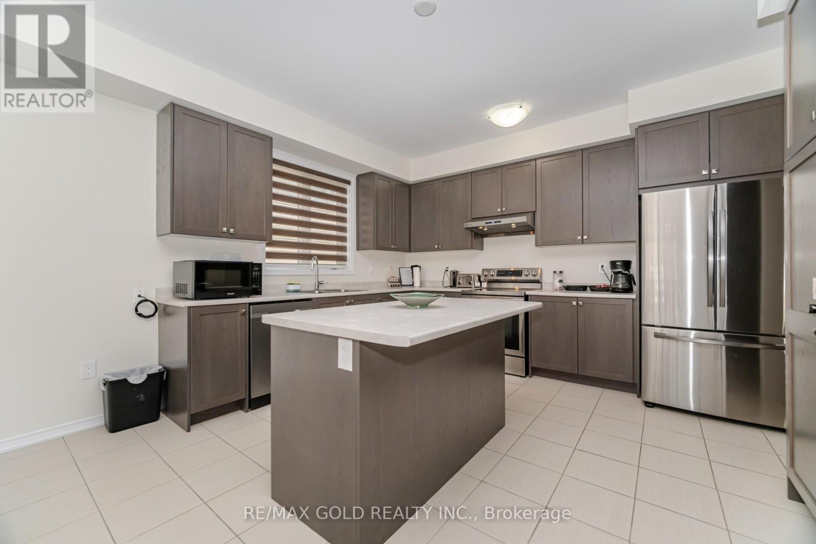 3 Sara Drive, Thorold, Ontario  L3B 0G2 - Photo 8 - X12415029