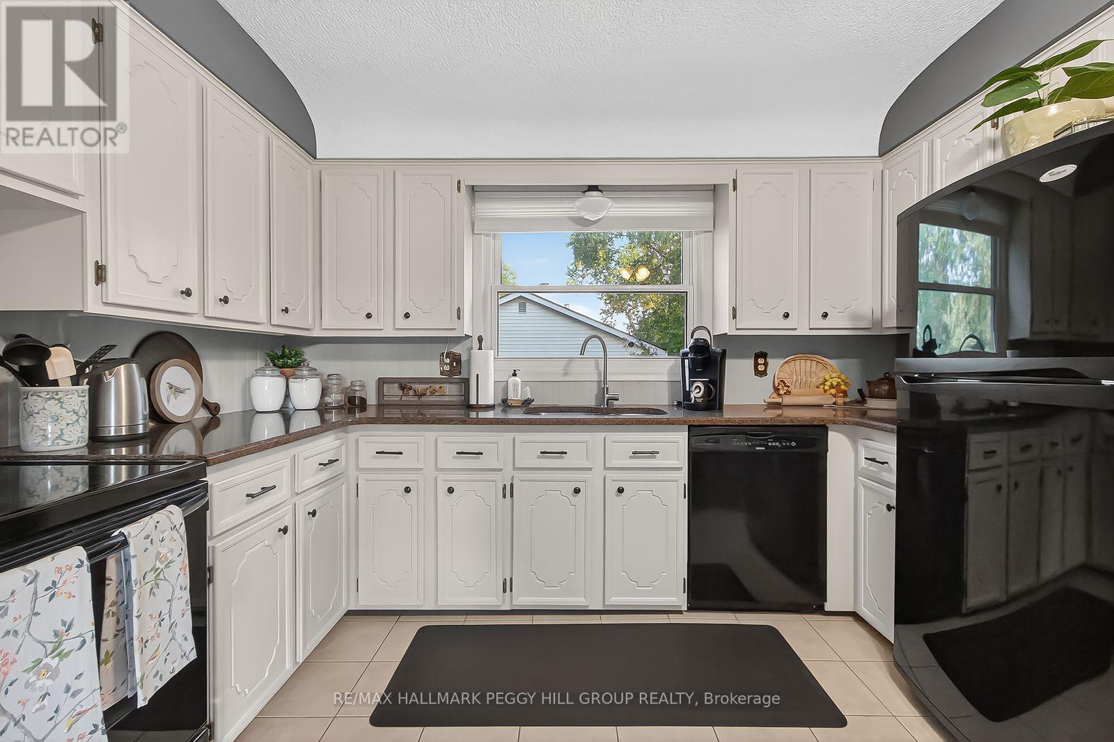 1 Jason Court, London South, Ontario  N6J 2B9 - Photo 5 - X12415116