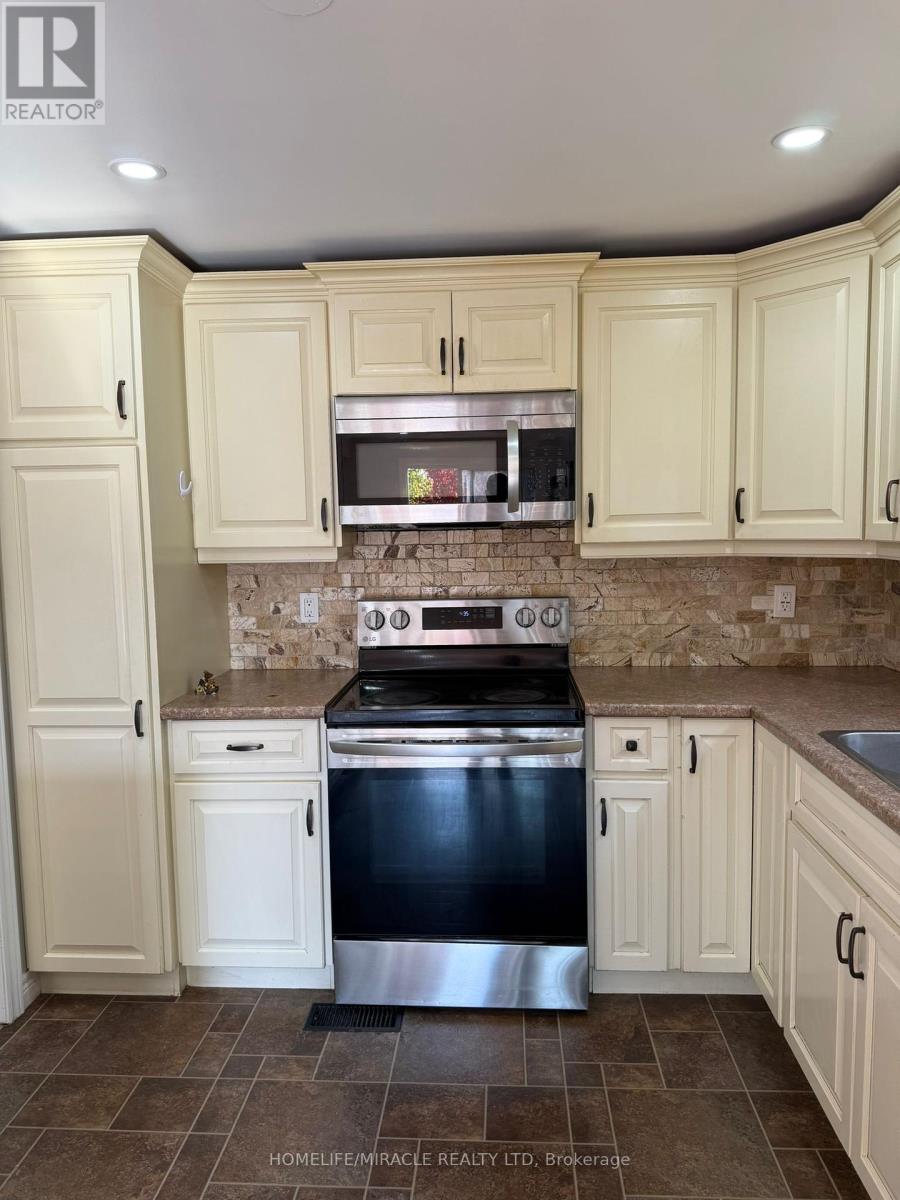 128 Stonyburn Crescent, Cambridge, Ontario  N1R 7X3 - Photo 6 - X12415120