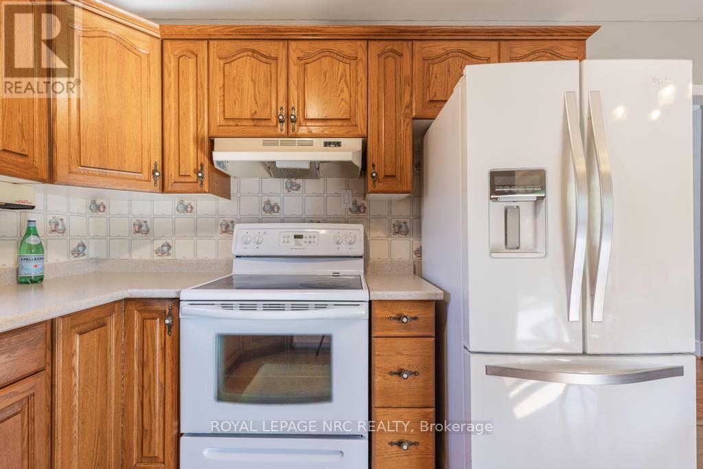 10 Ridgeview Avenue, St. Catharines, Ontario  L2M 6B3 - Photo 11 - X12415128